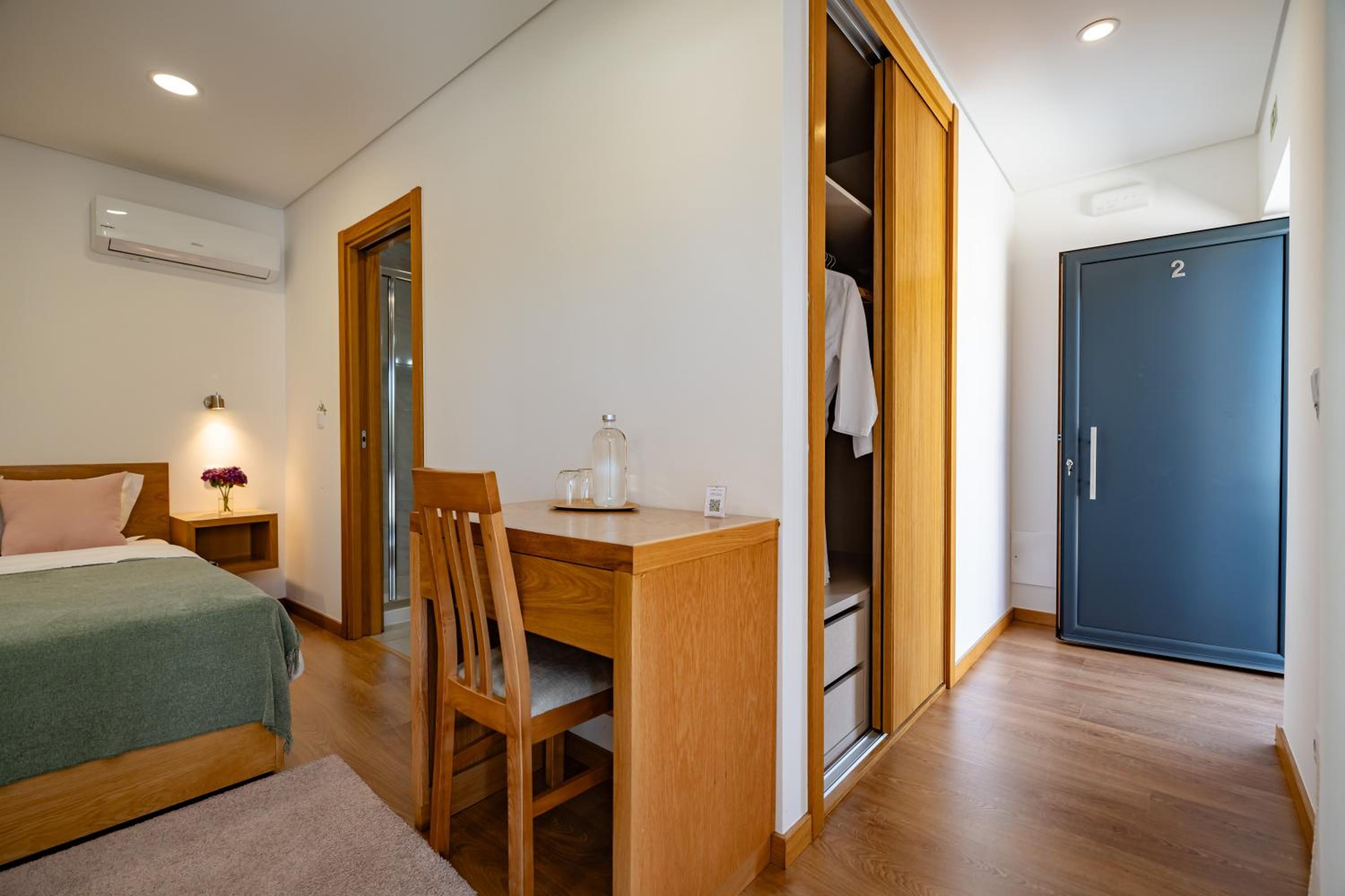 Double Room with Private Bathroom - Photo 16