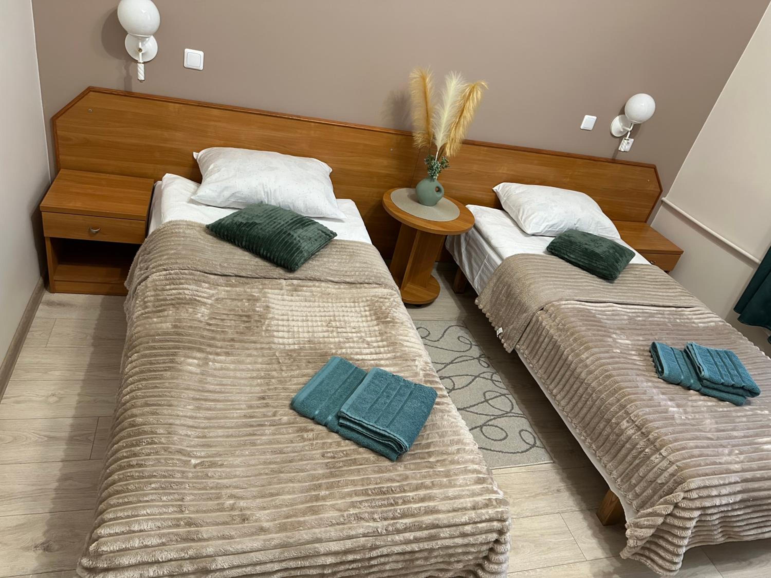 Twin Room - Photo 2
