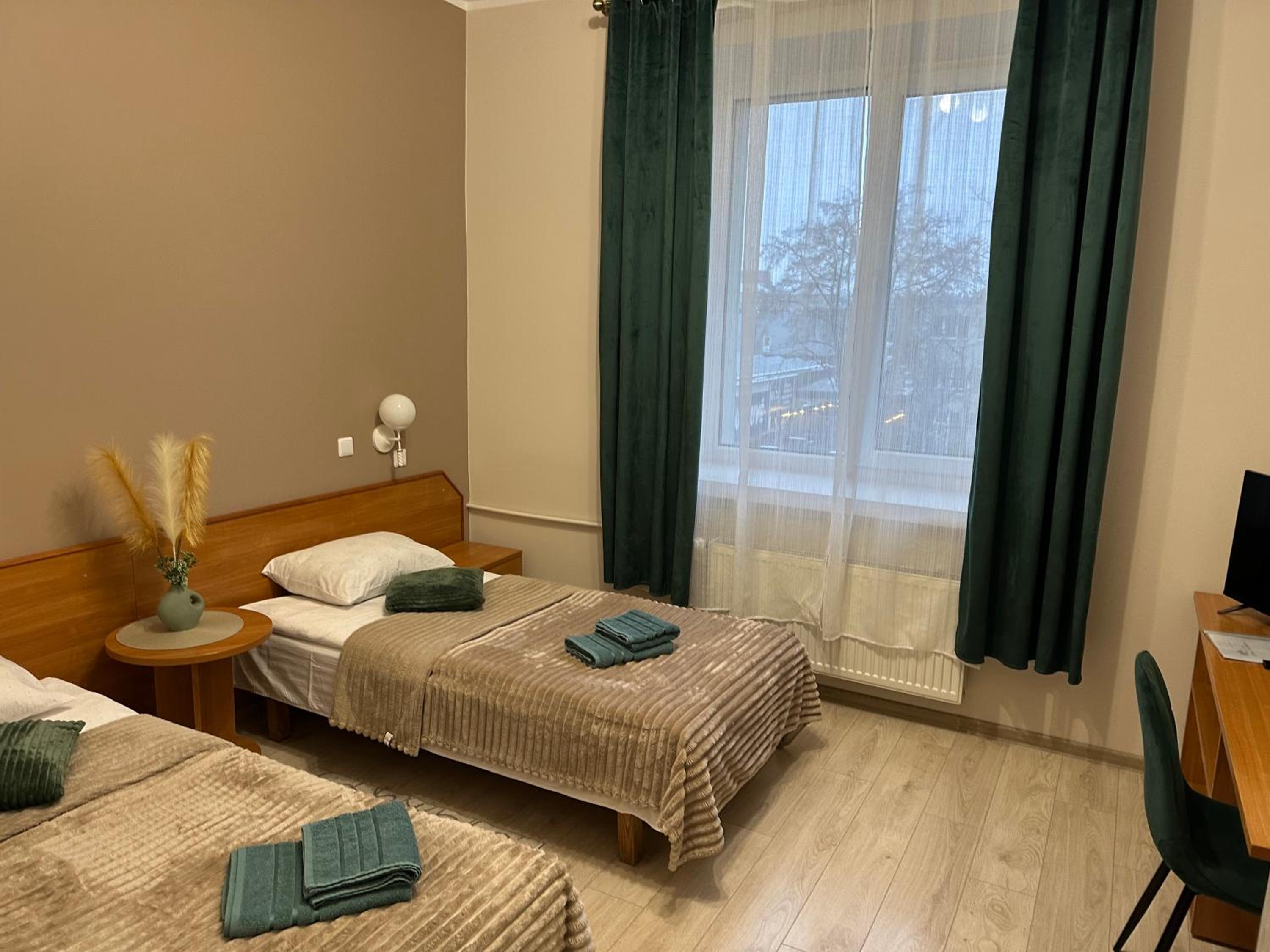 Twin Room - Photo 3