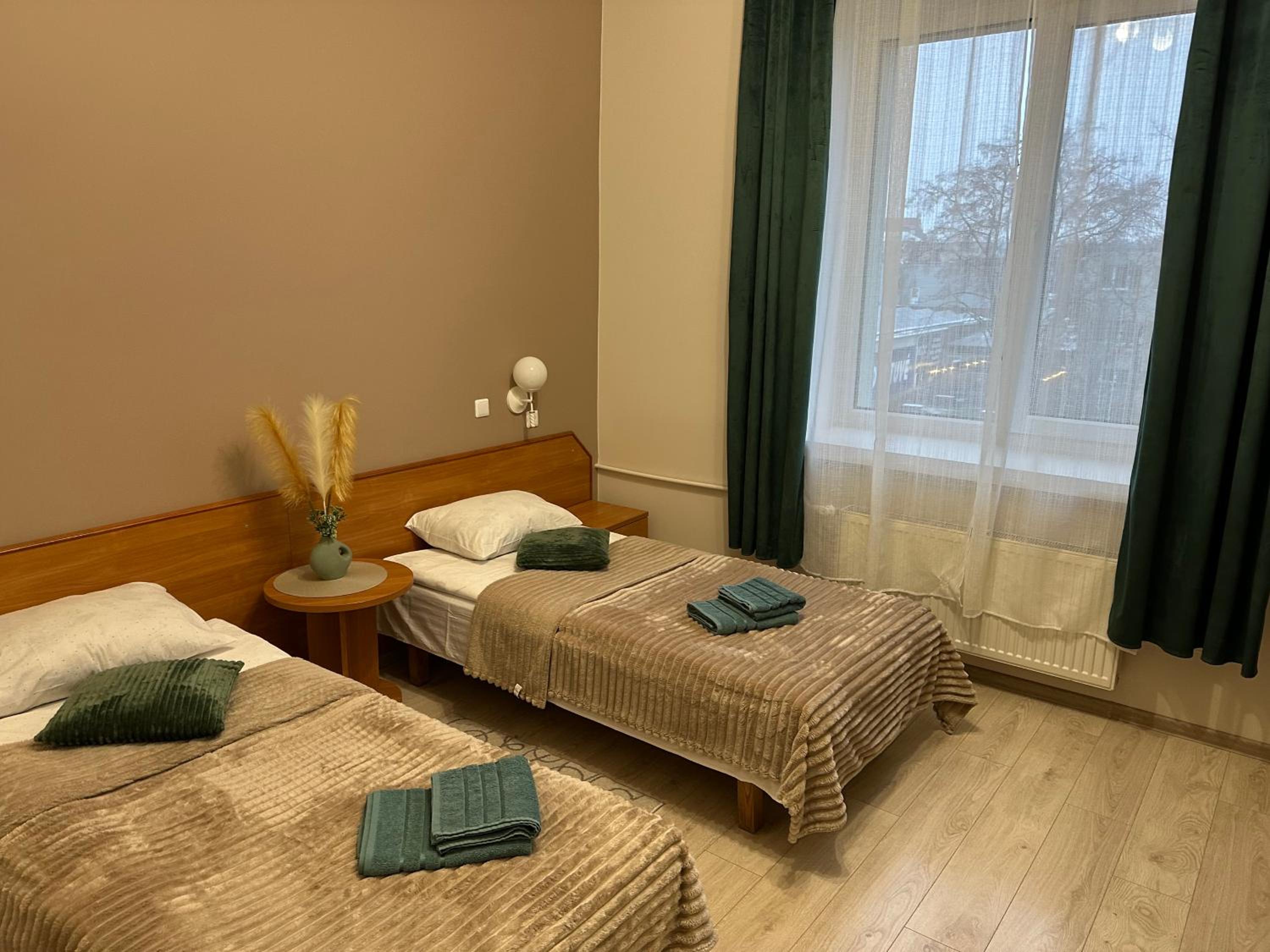 Twin Room - Photo 5