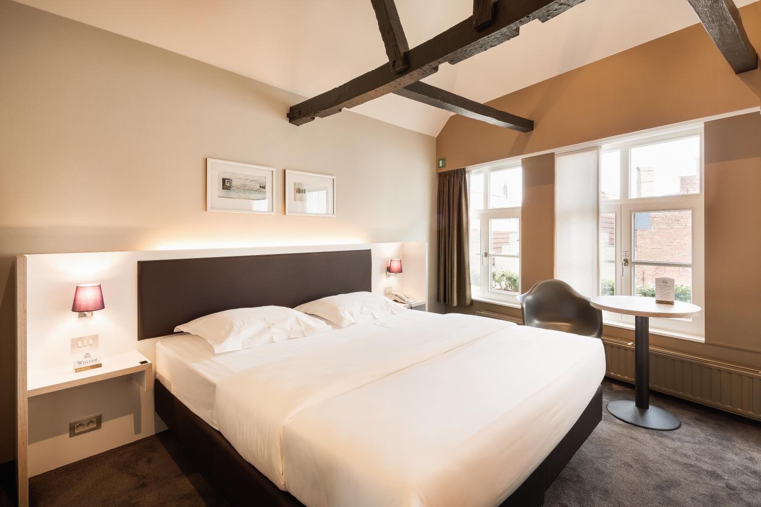 Small Double Room with City View - Photo 1