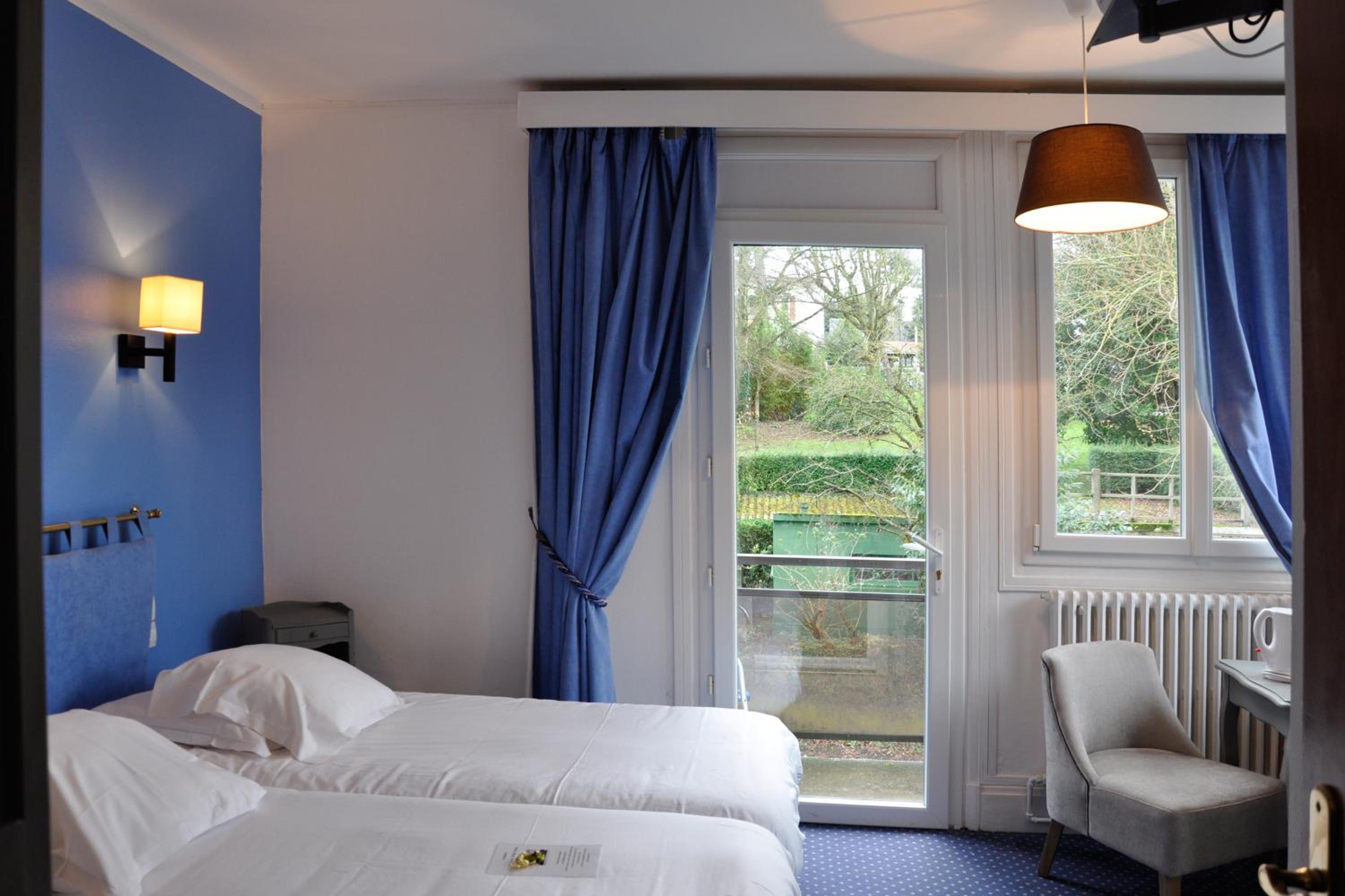 Twin Room with Garden View - Photo 1