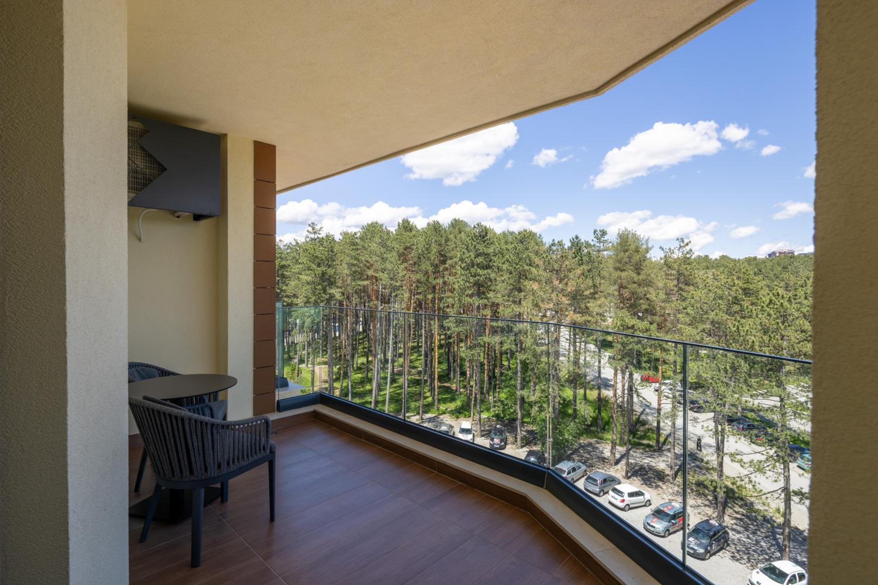 Apartment with Lake View