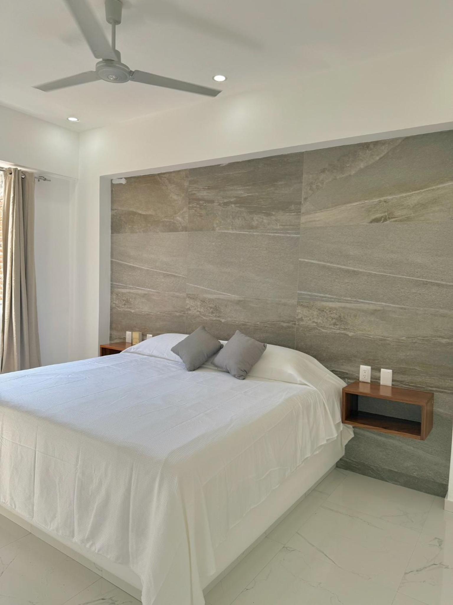 Suite - Photo 1