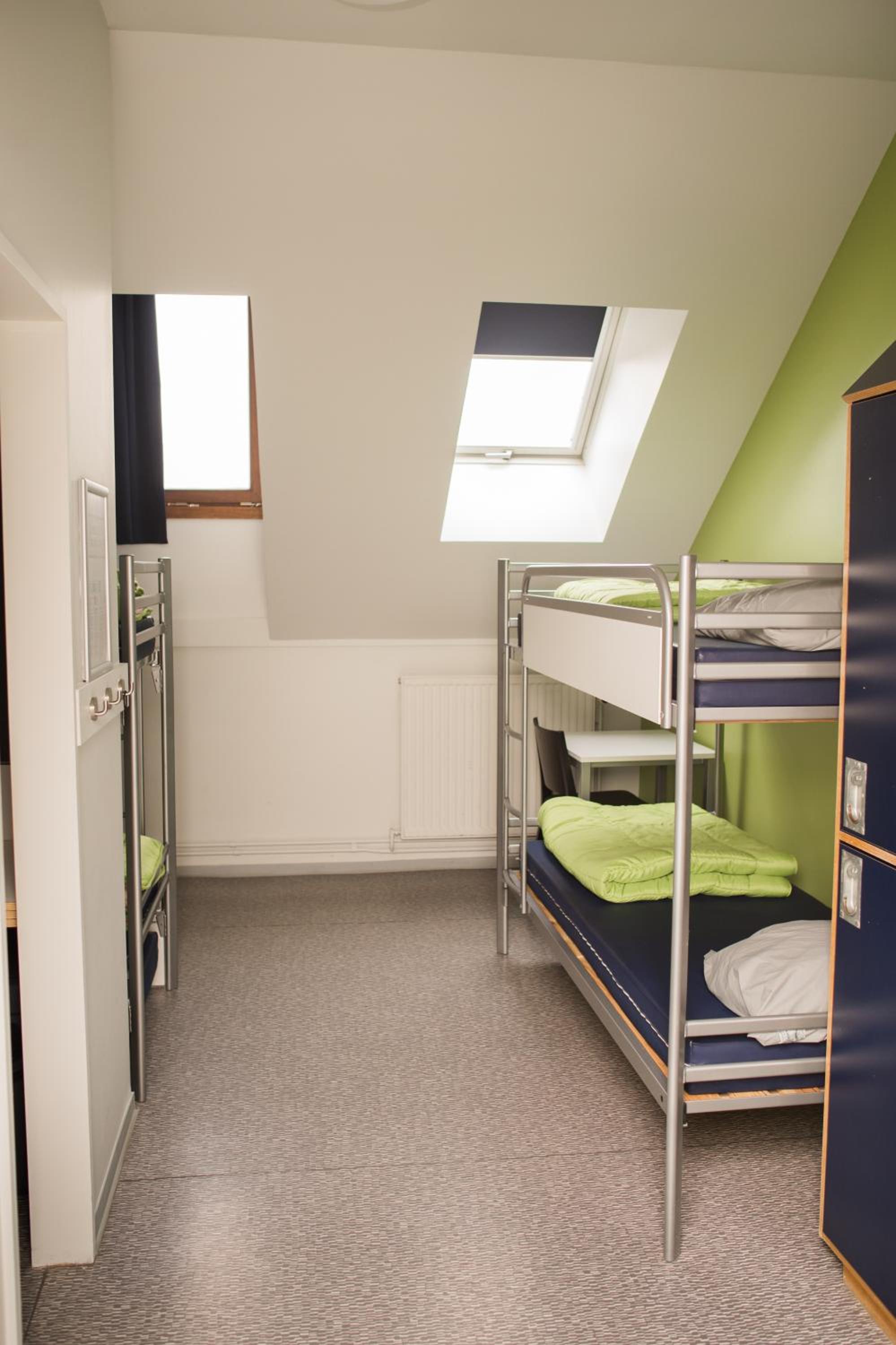 Mixed Dormitory Room