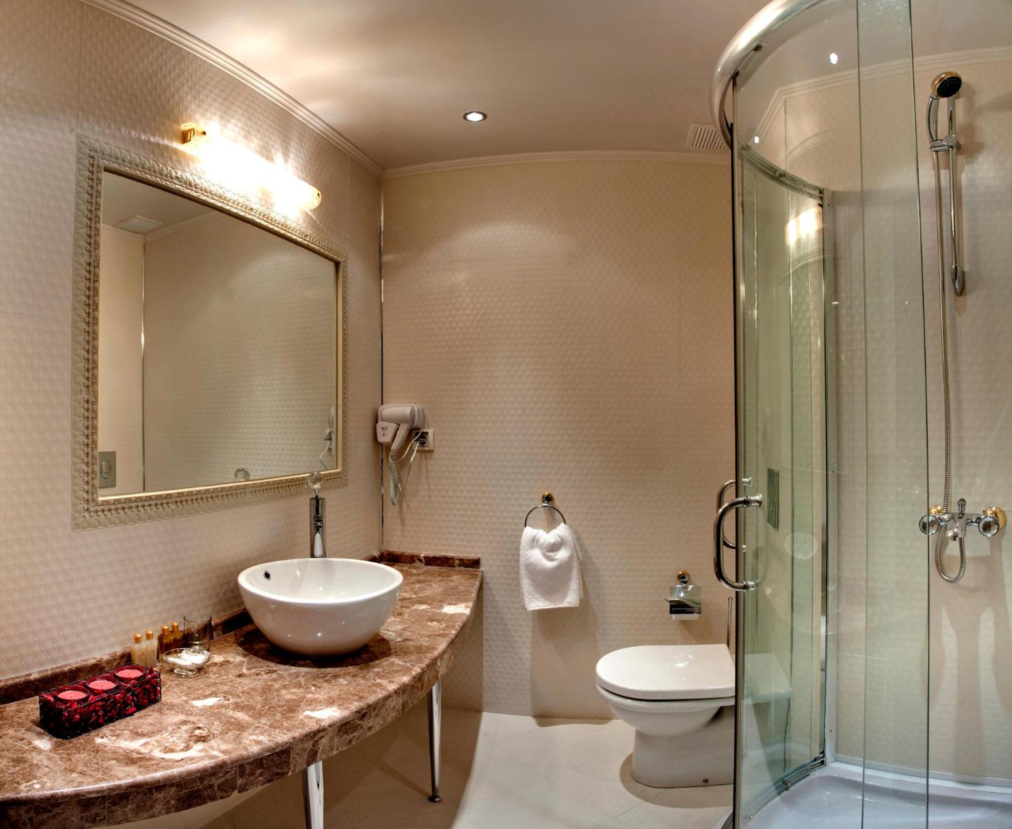 Double or Twin Room with Free Parking - Photo 7