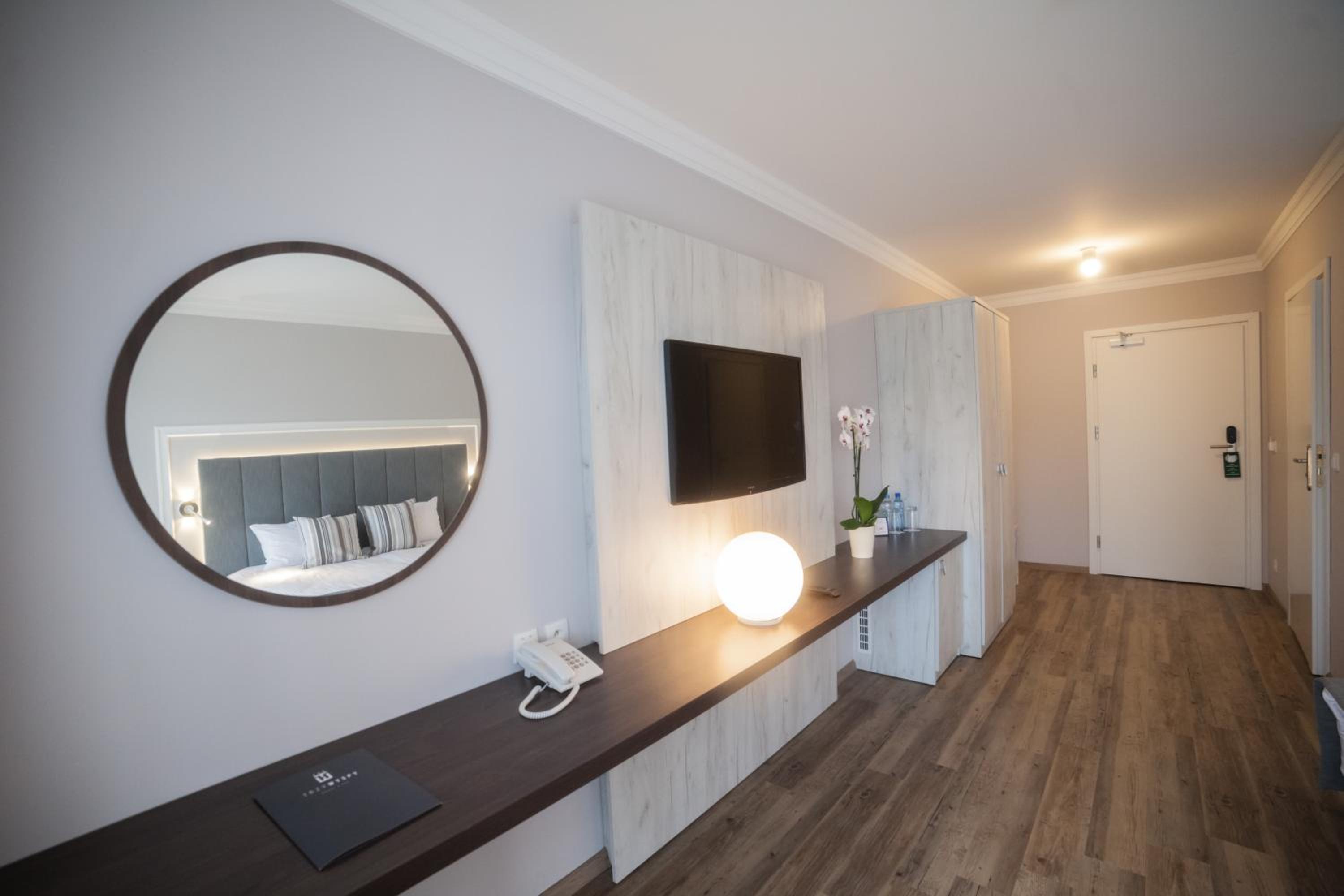 Single Room with Bathroom photo 2