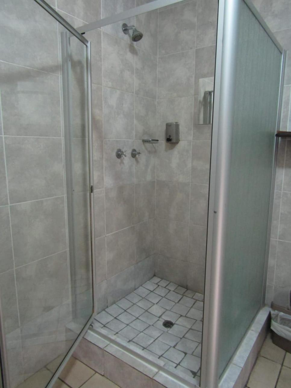 Standard Queen Room photo 2