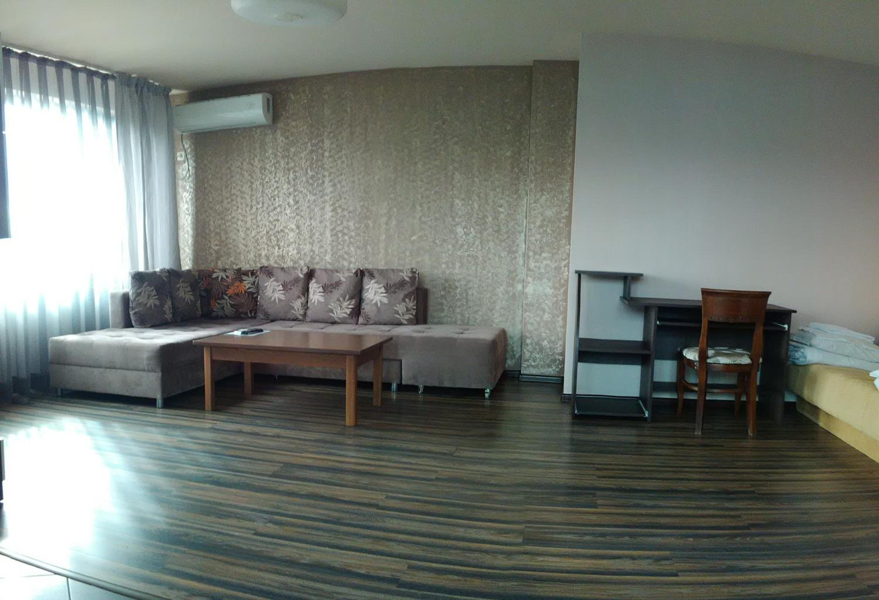 Deluxe Apartment with Free Parking photo 2