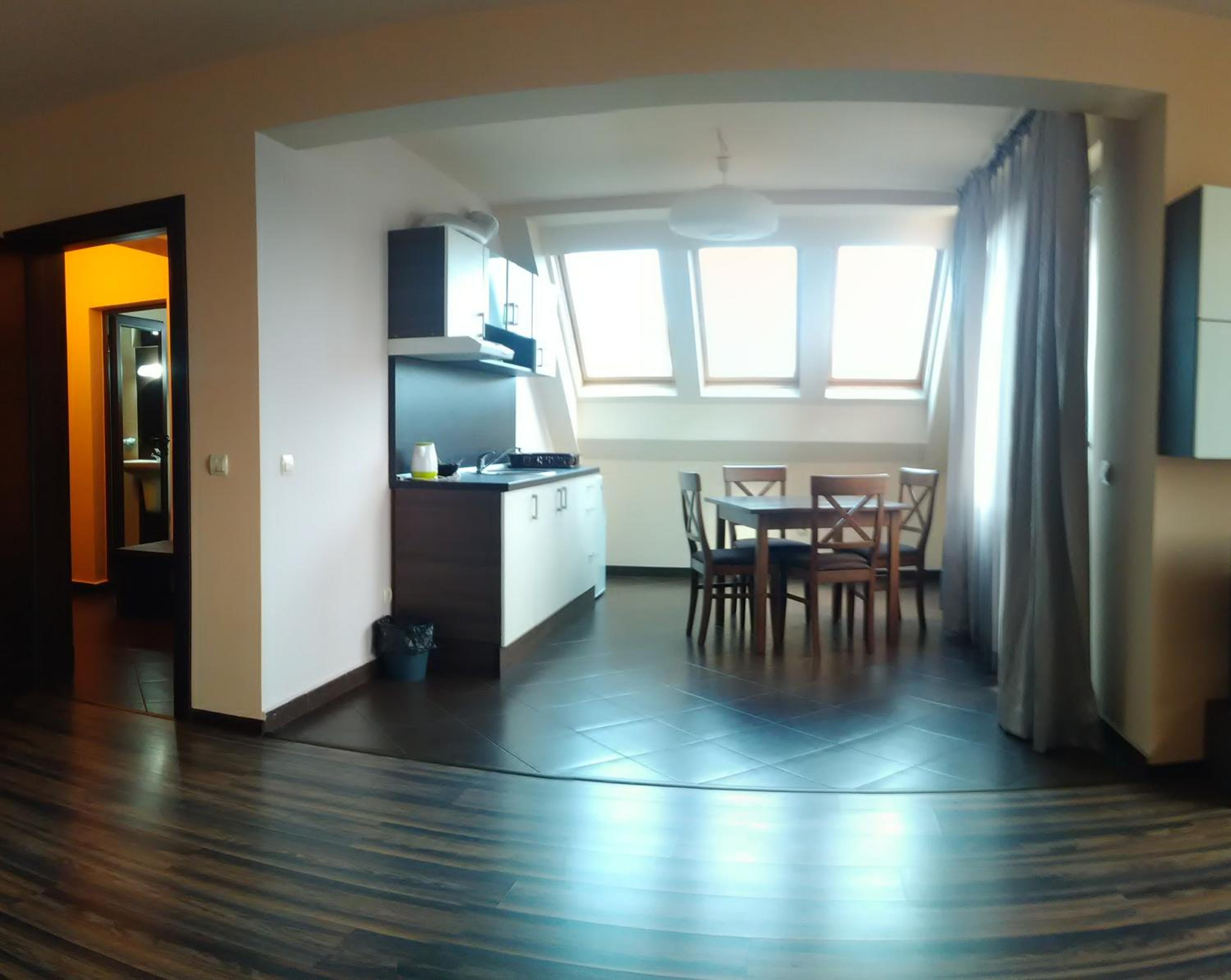 Deluxe Apartment with Free Parking photo 3