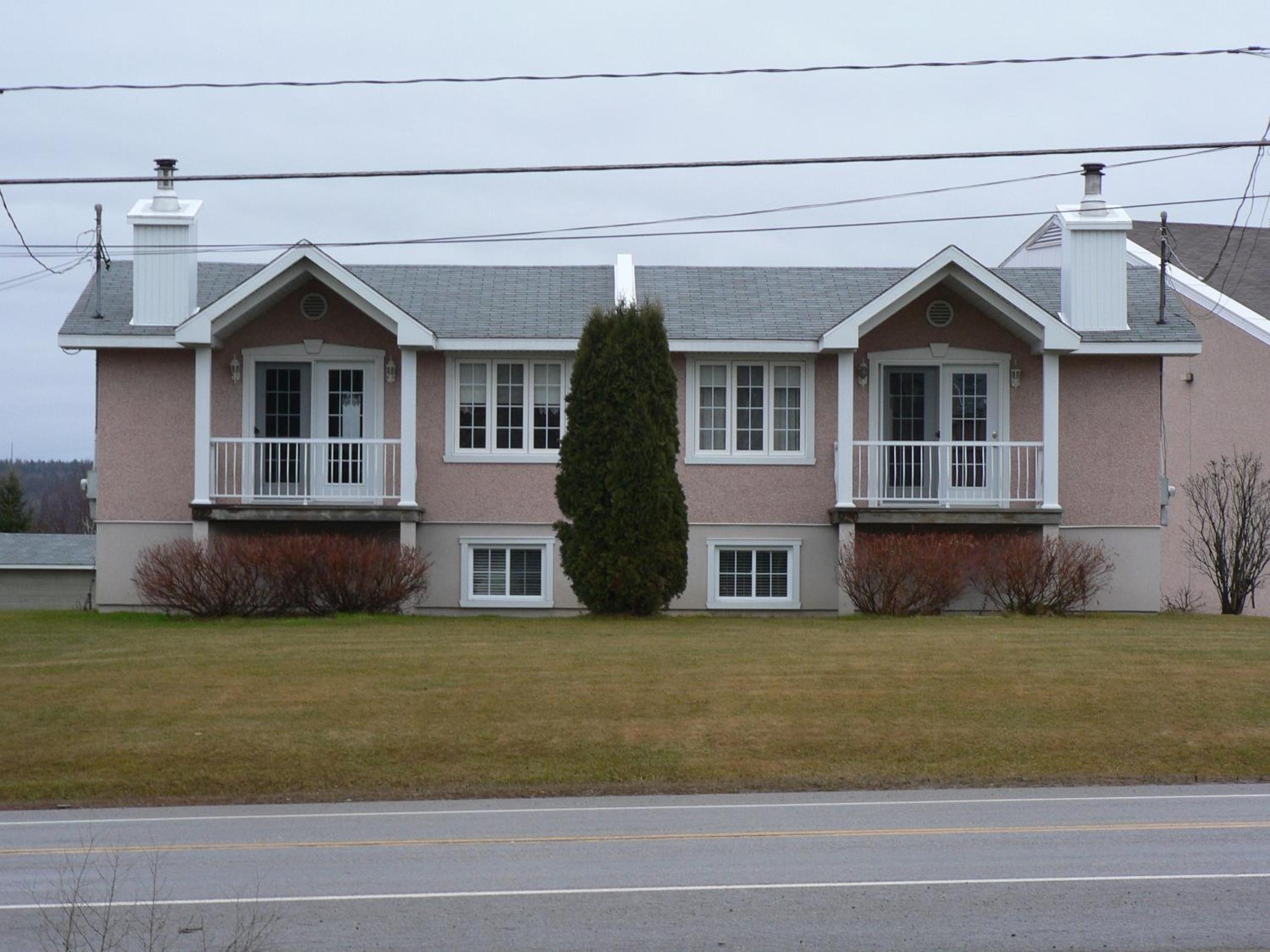 Four-Bedroom Apartment - Photo 1