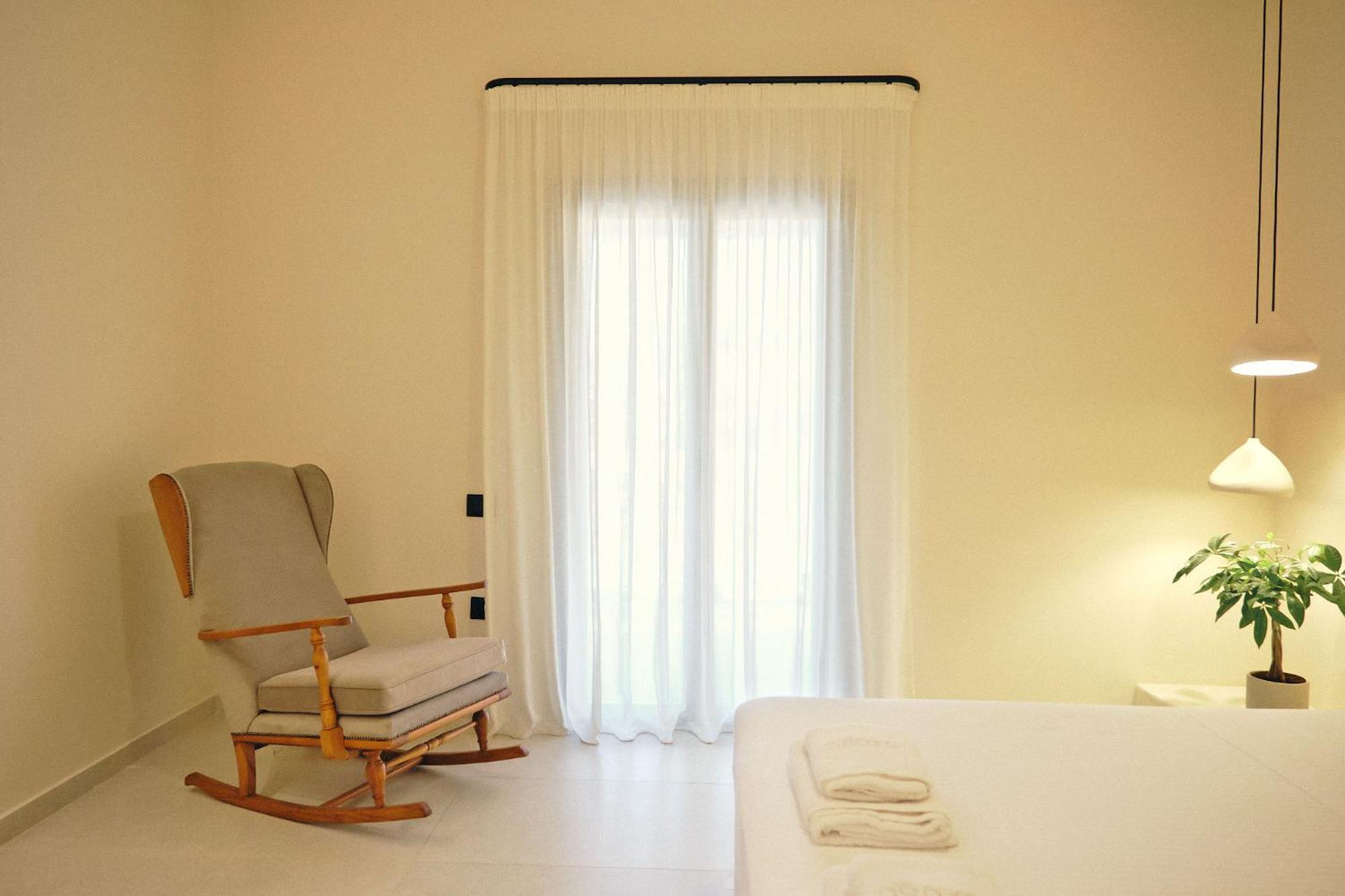 Deluxe Suite with Sea View photo 3