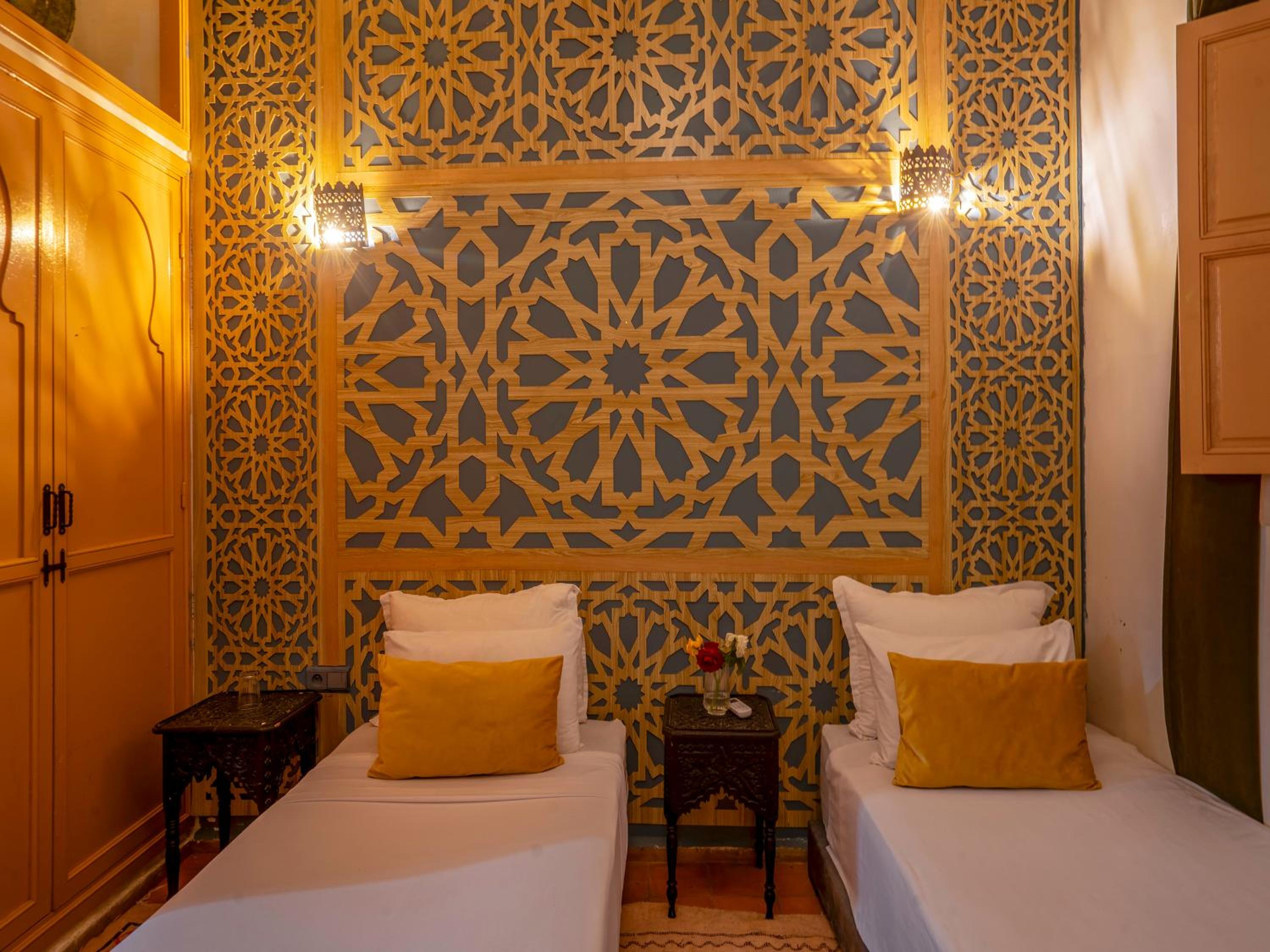 Large Twin Room - Photo 4