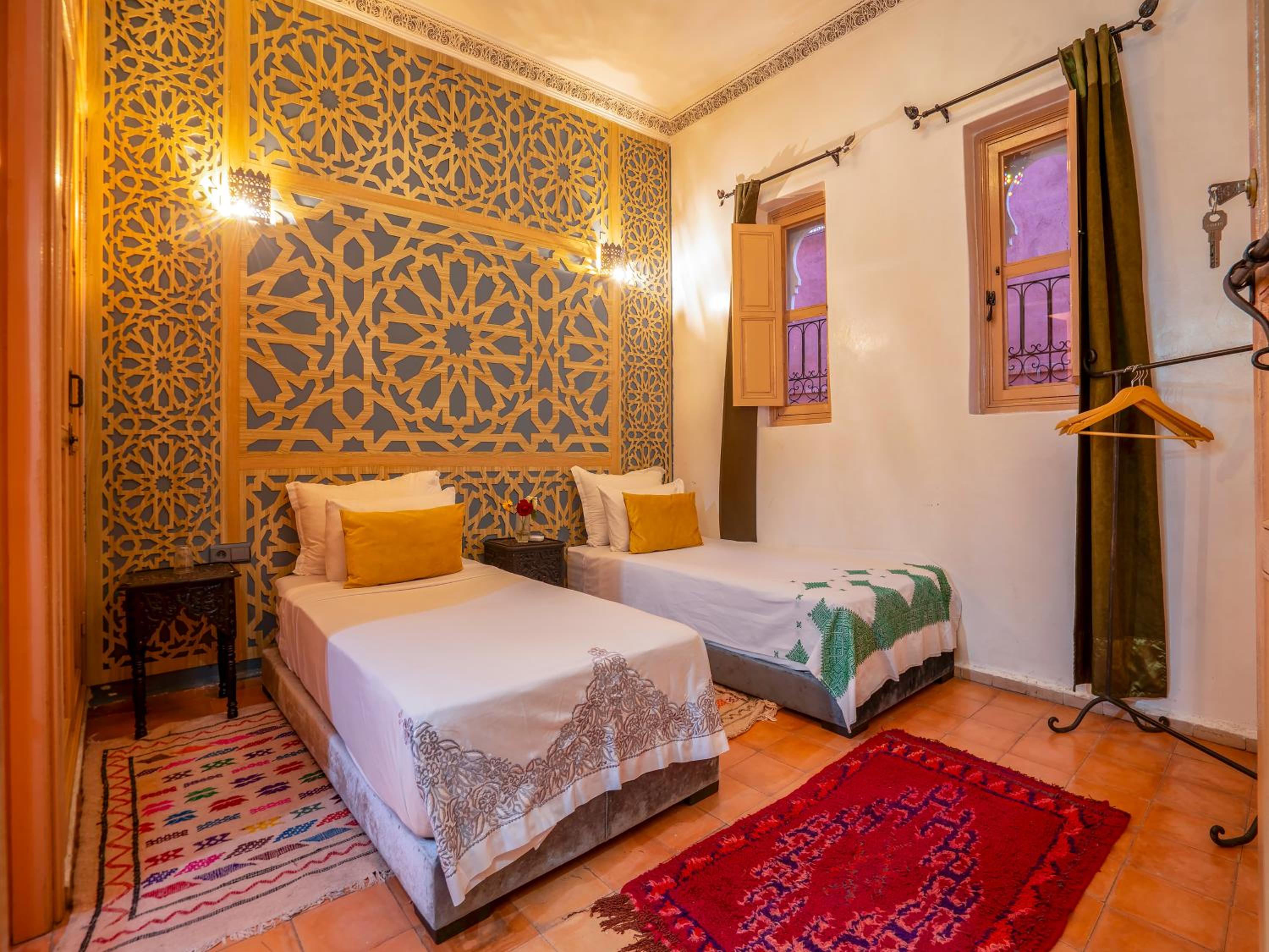 Large Twin Room - Photo 2