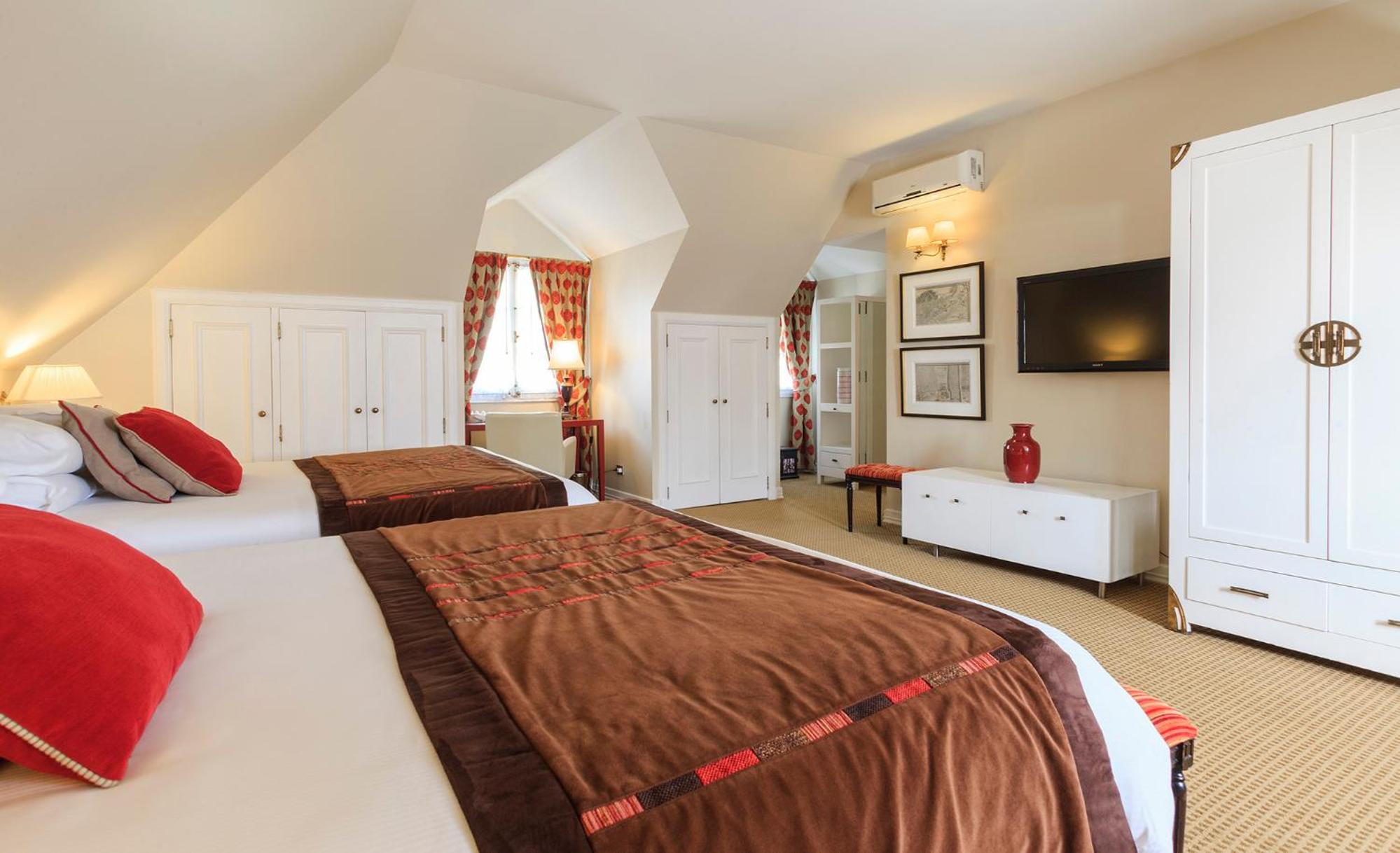Superior King Suite photo 2