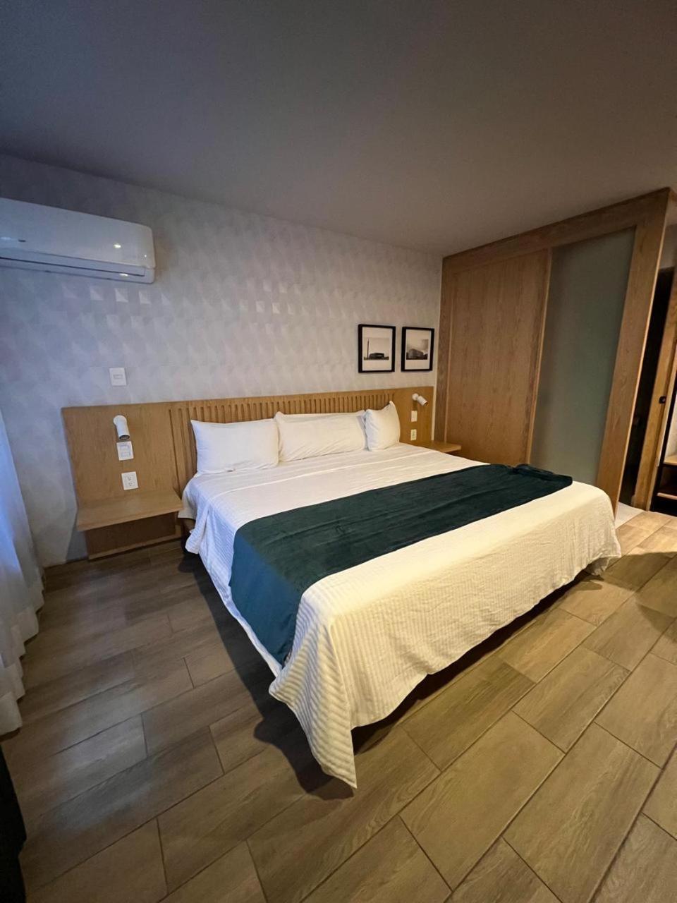 Deluxe Room - Photo 2