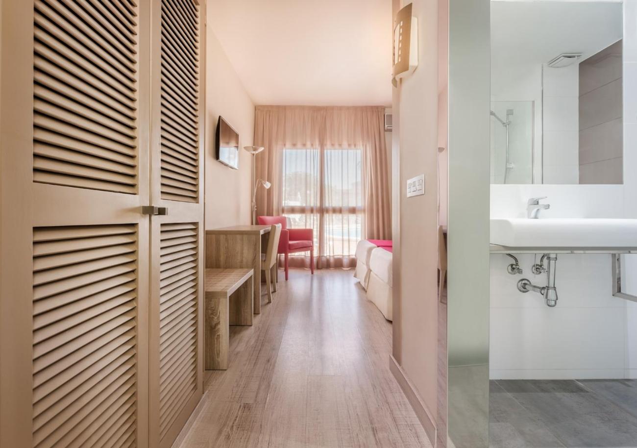 Superior Triple Room with Swimming Pool View - Photo 5