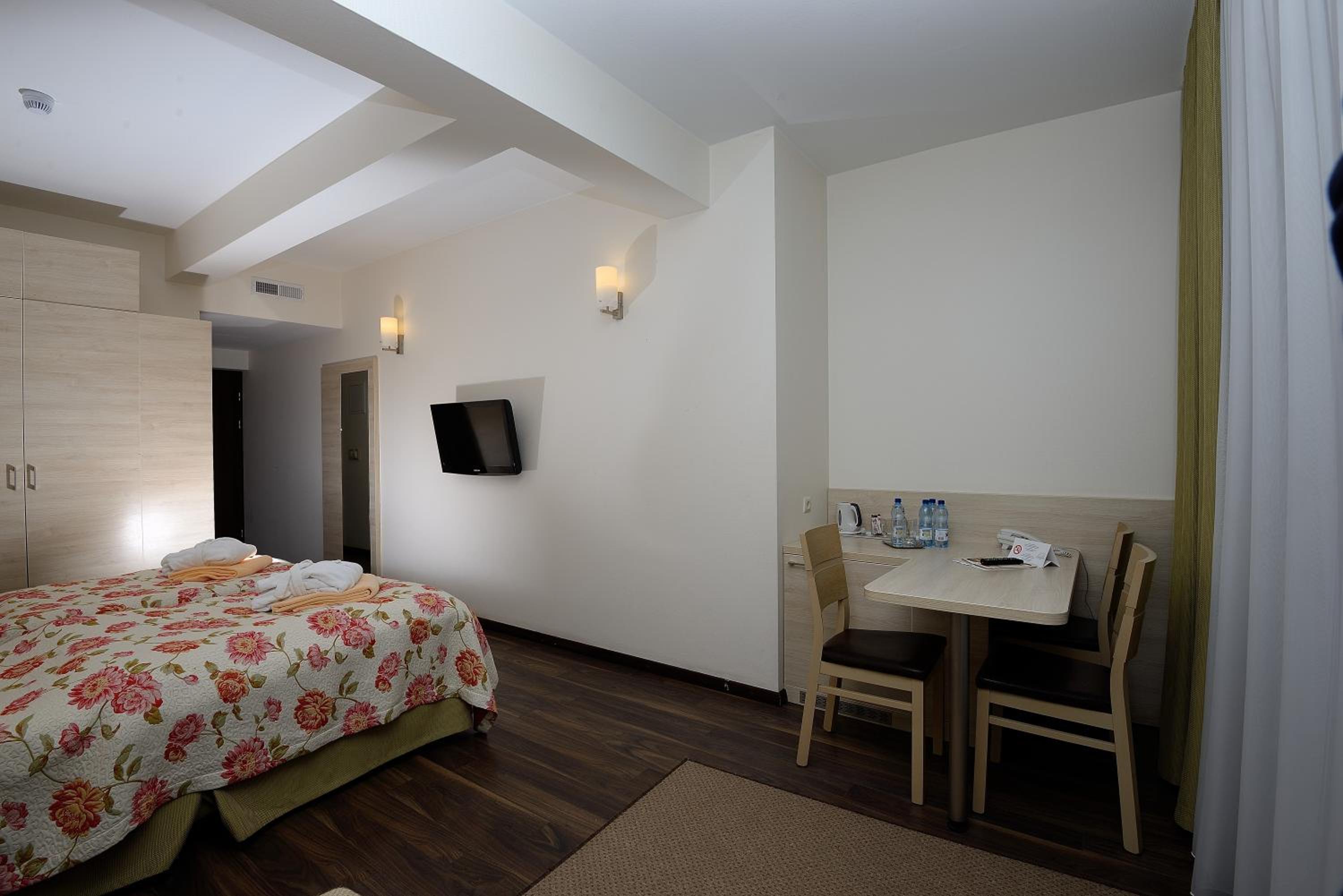 Studio (4 Adults) - Photo 2