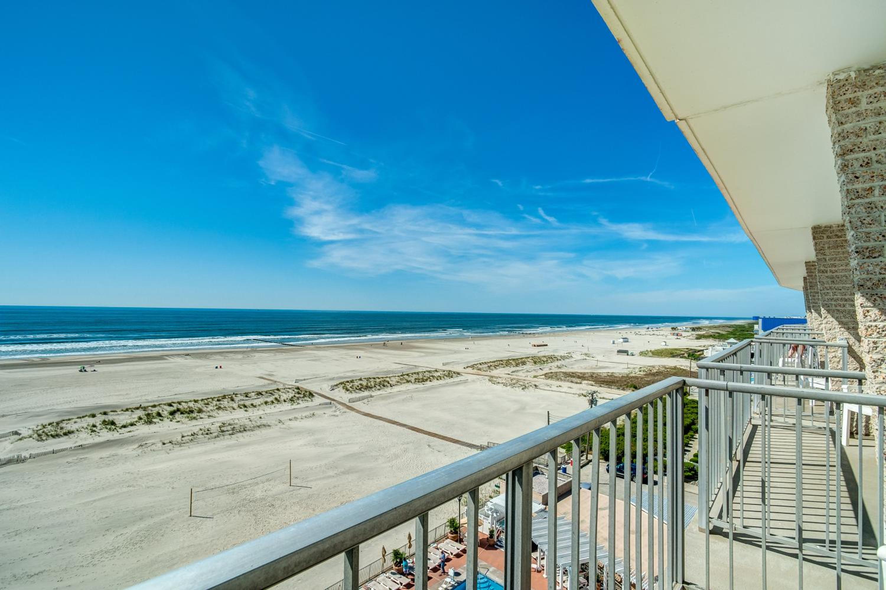 Queen Oceanfront Hotel Room  photo 3