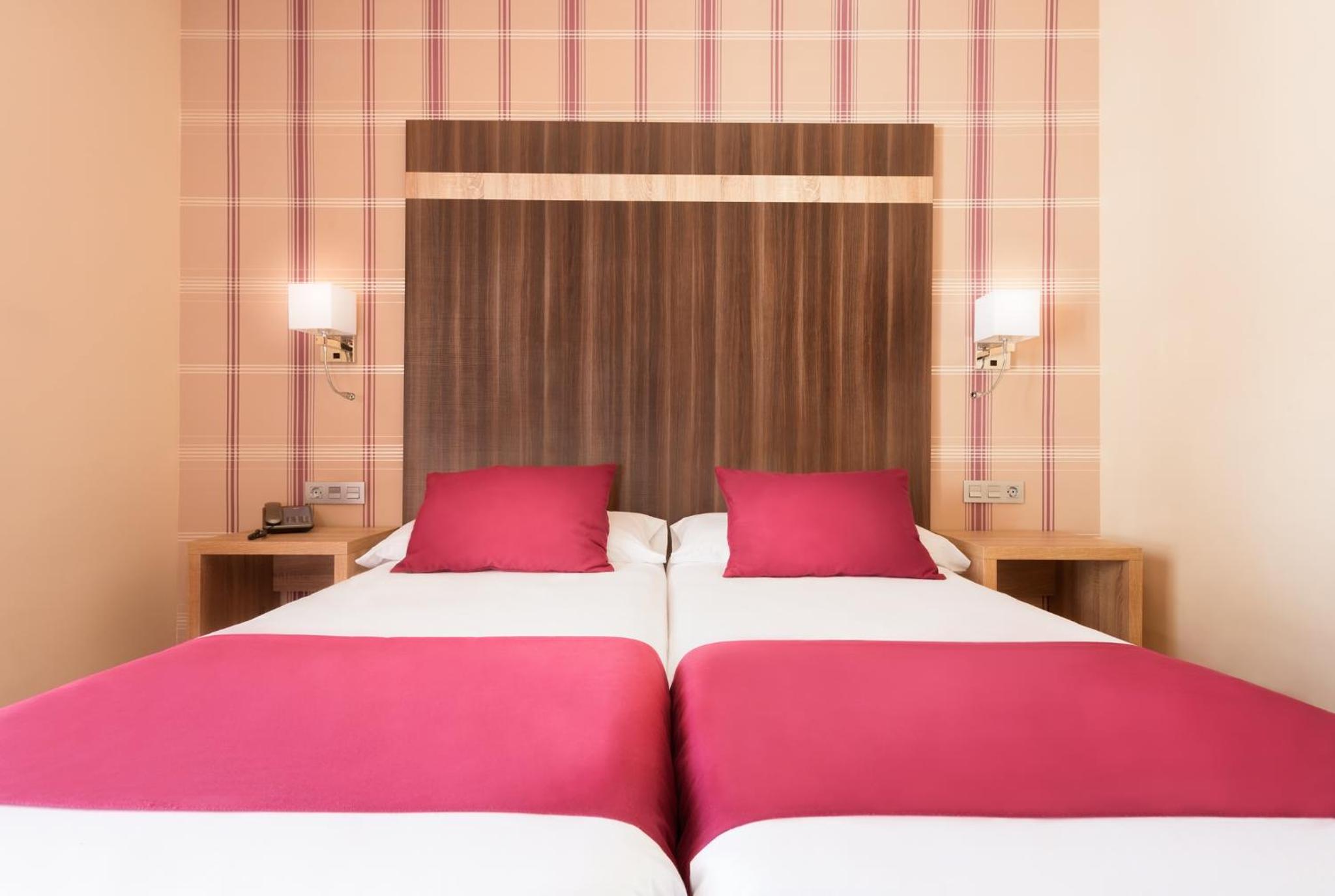 Double or Twin Room with Pool View - Photo 6