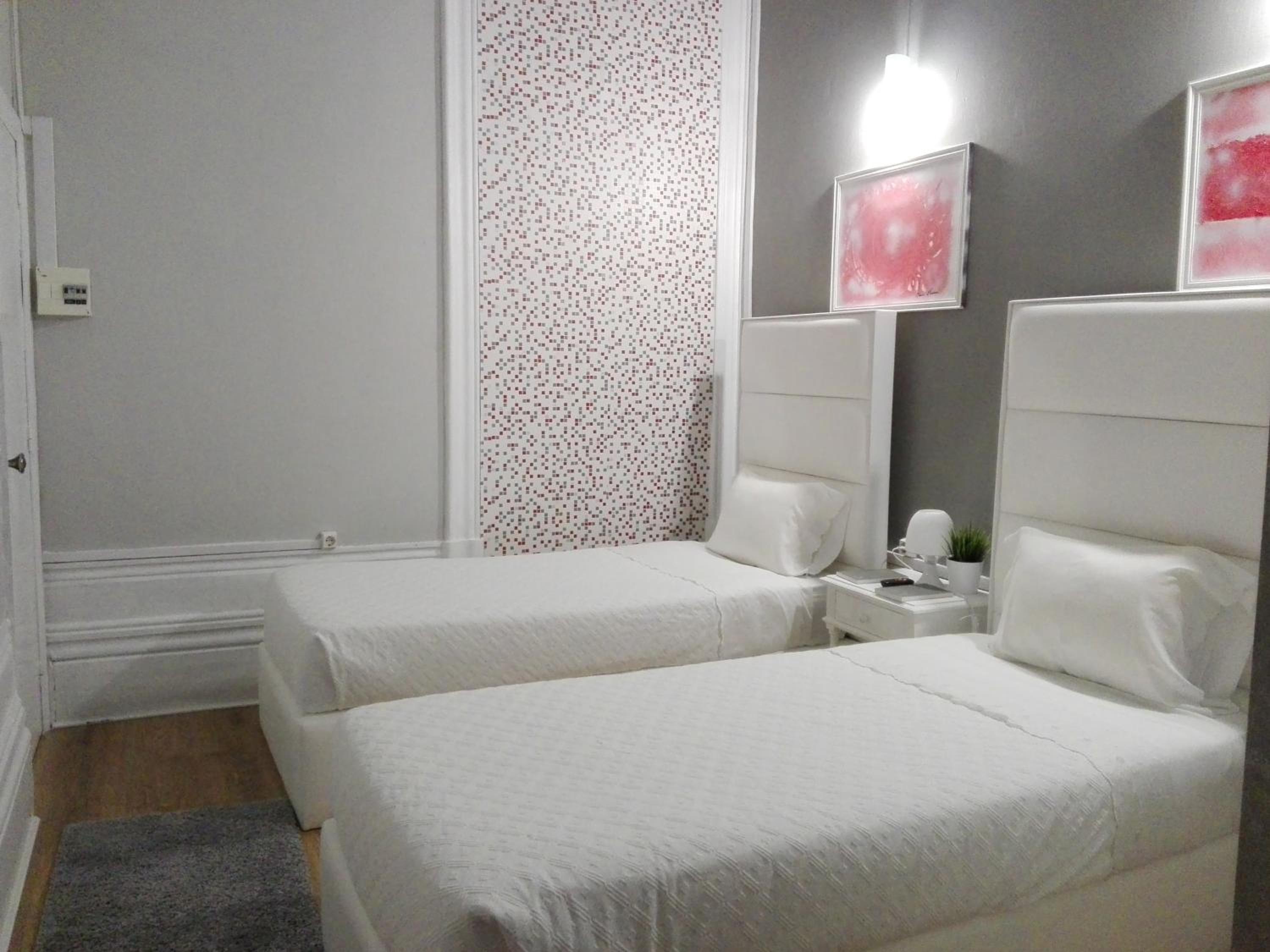 Double or Twin Room - Photo 5