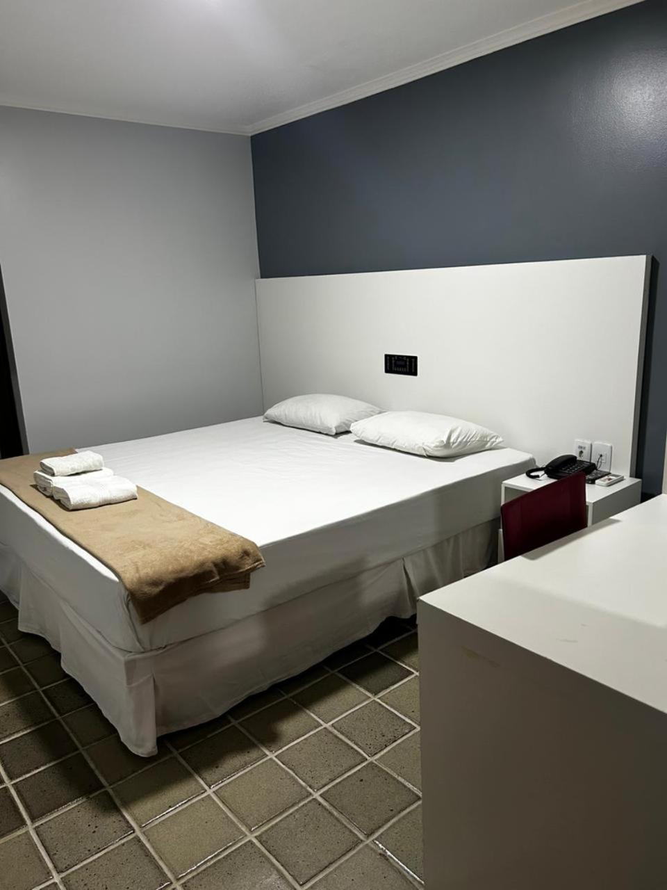 Standard Queen Room photo 2