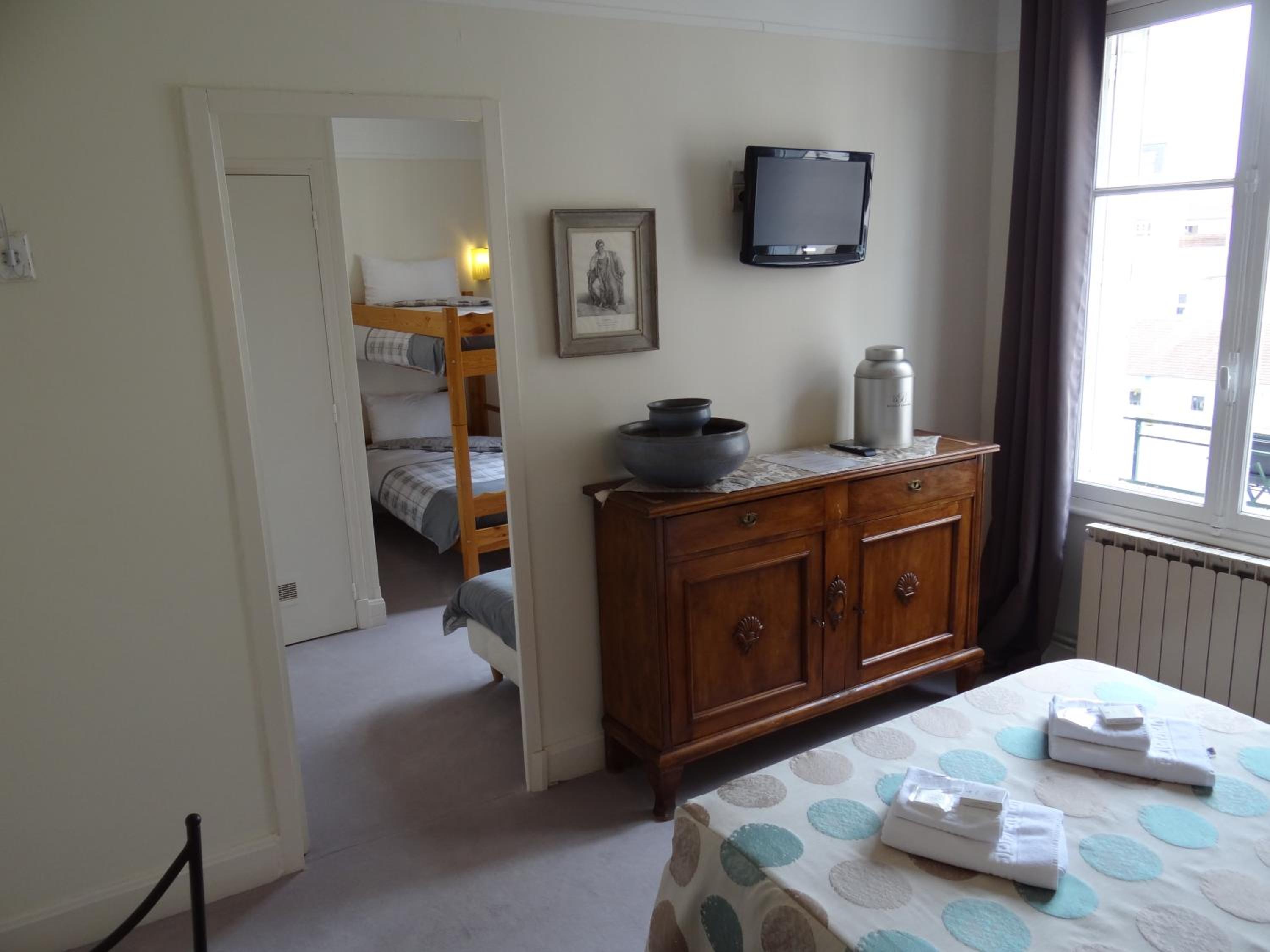 Family Room (5 Adults) - Photo 20