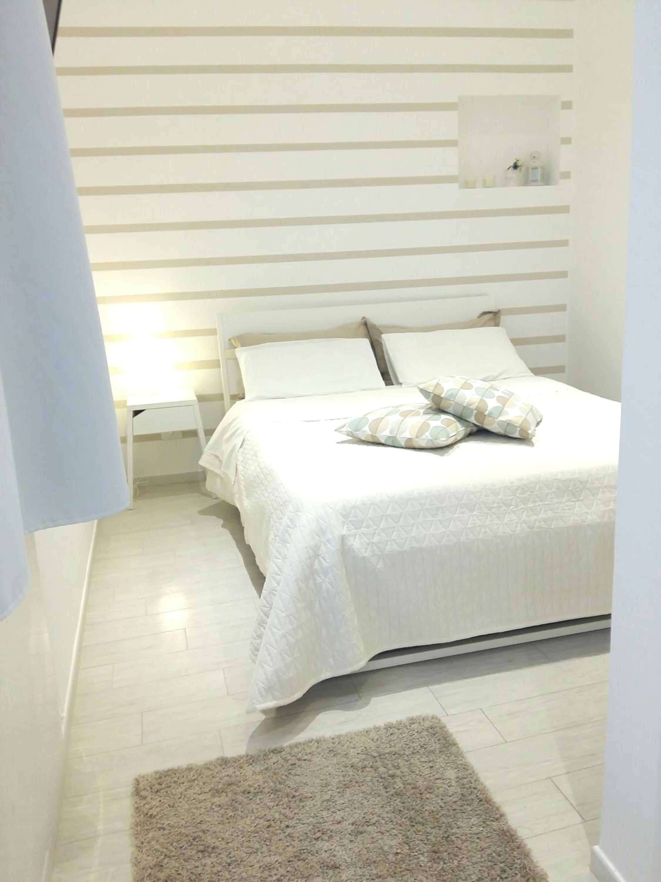 One-Bedroom Apartment - Photo 8