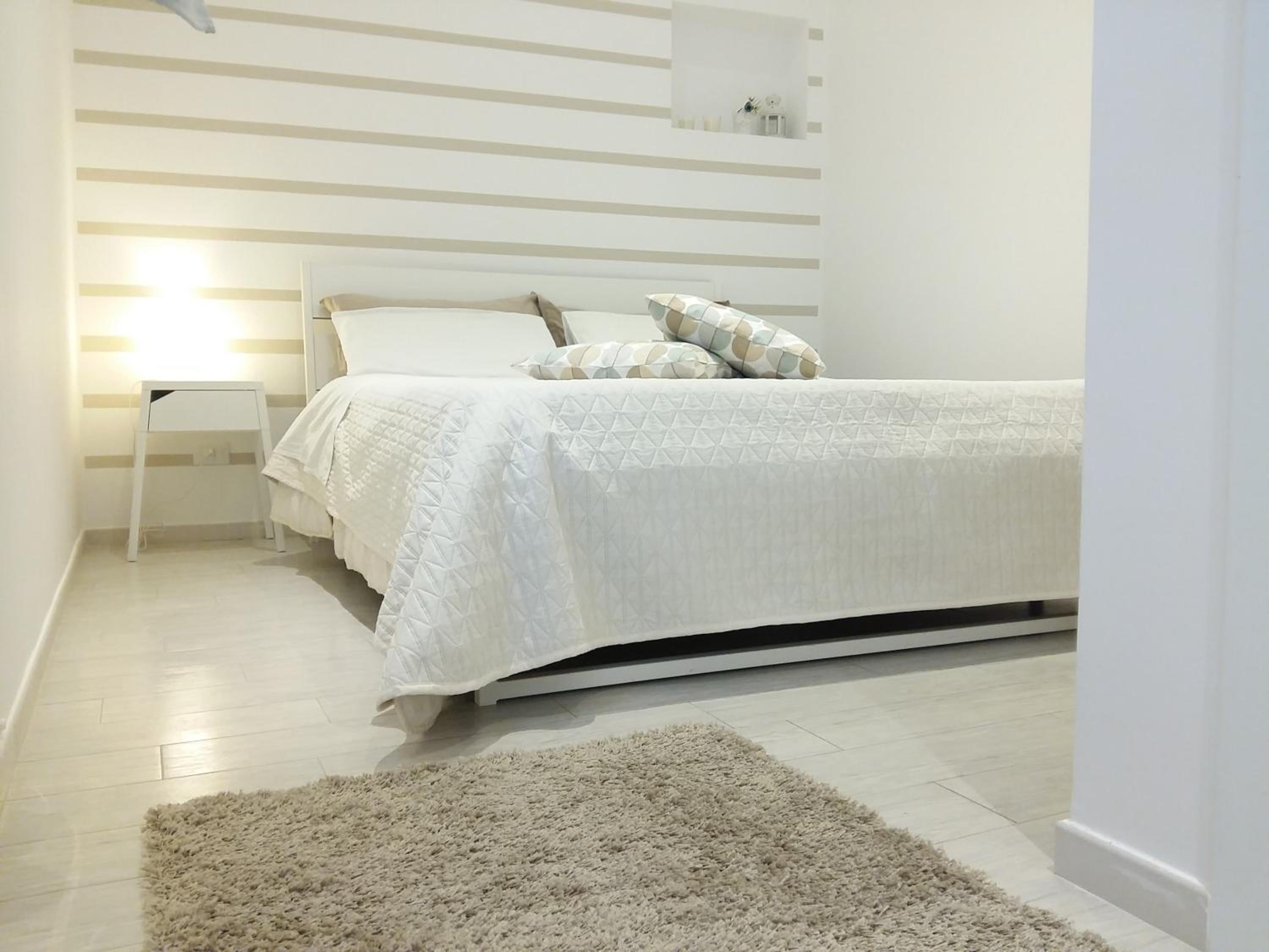 One-Bedroom Apartment - Photo 1