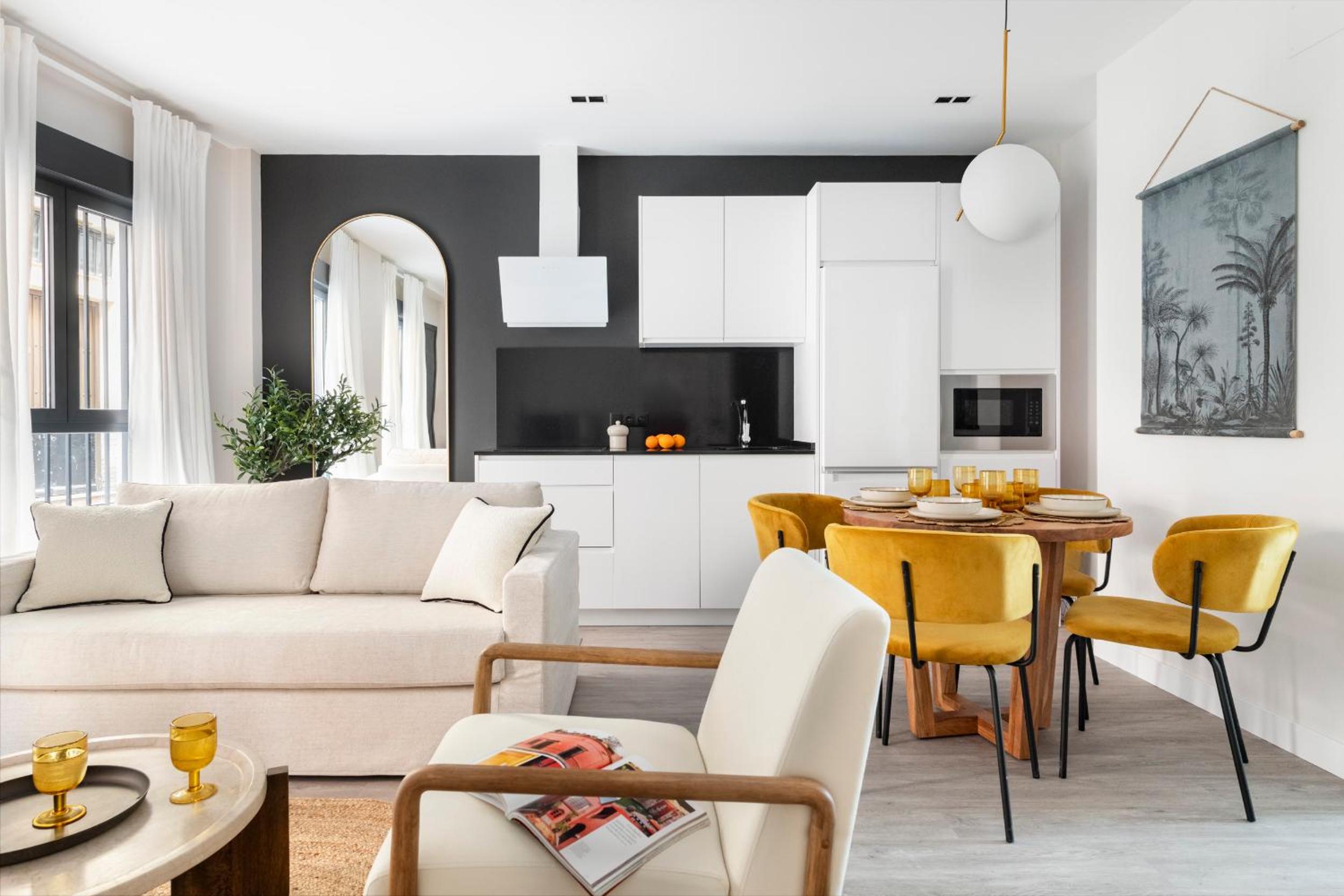 Two-Bedroom Apartment with courtyard
