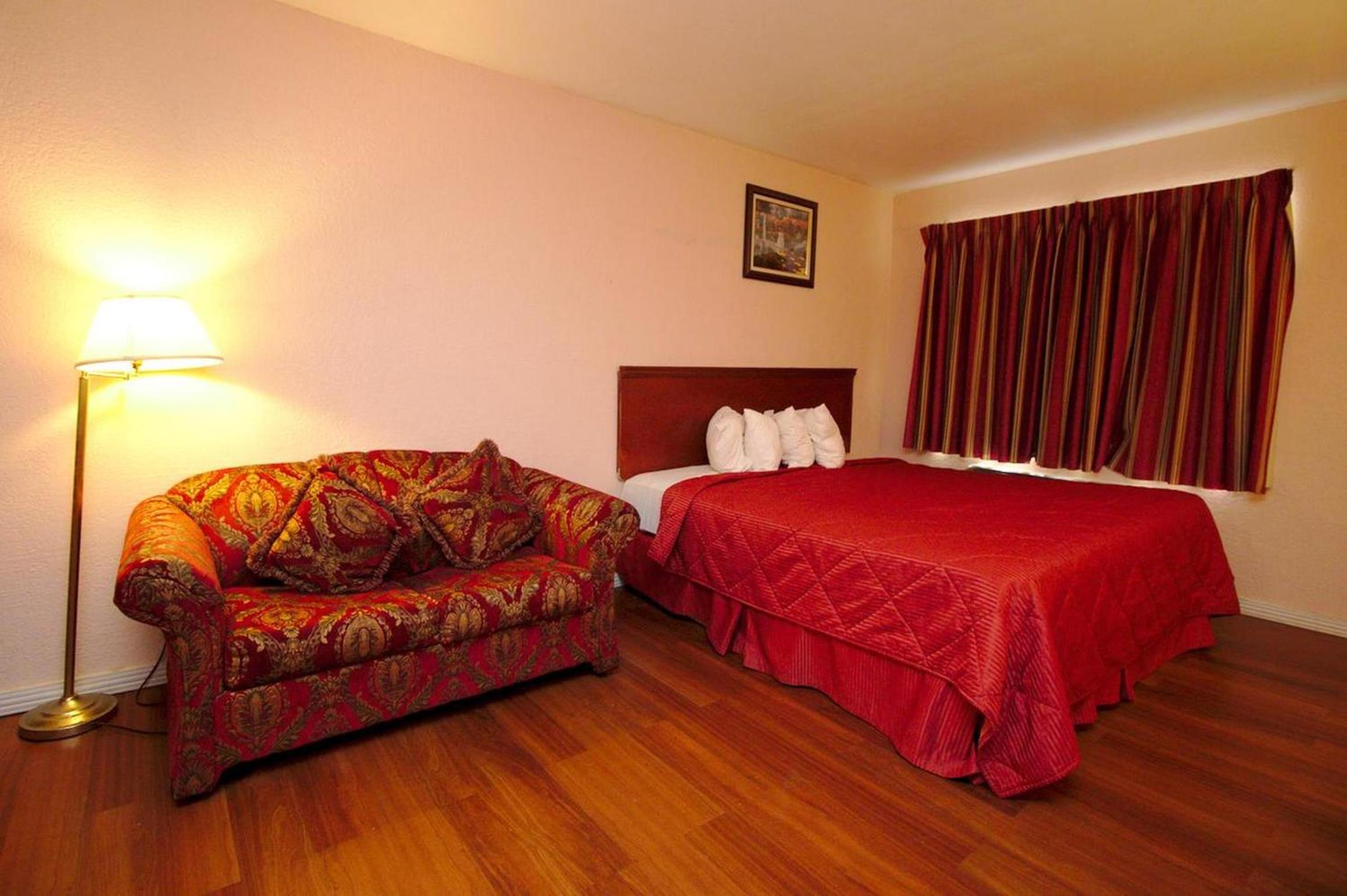 King Room with Sofa Bed photo 2