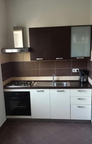 One-Bedroom Apartment - Photo 2