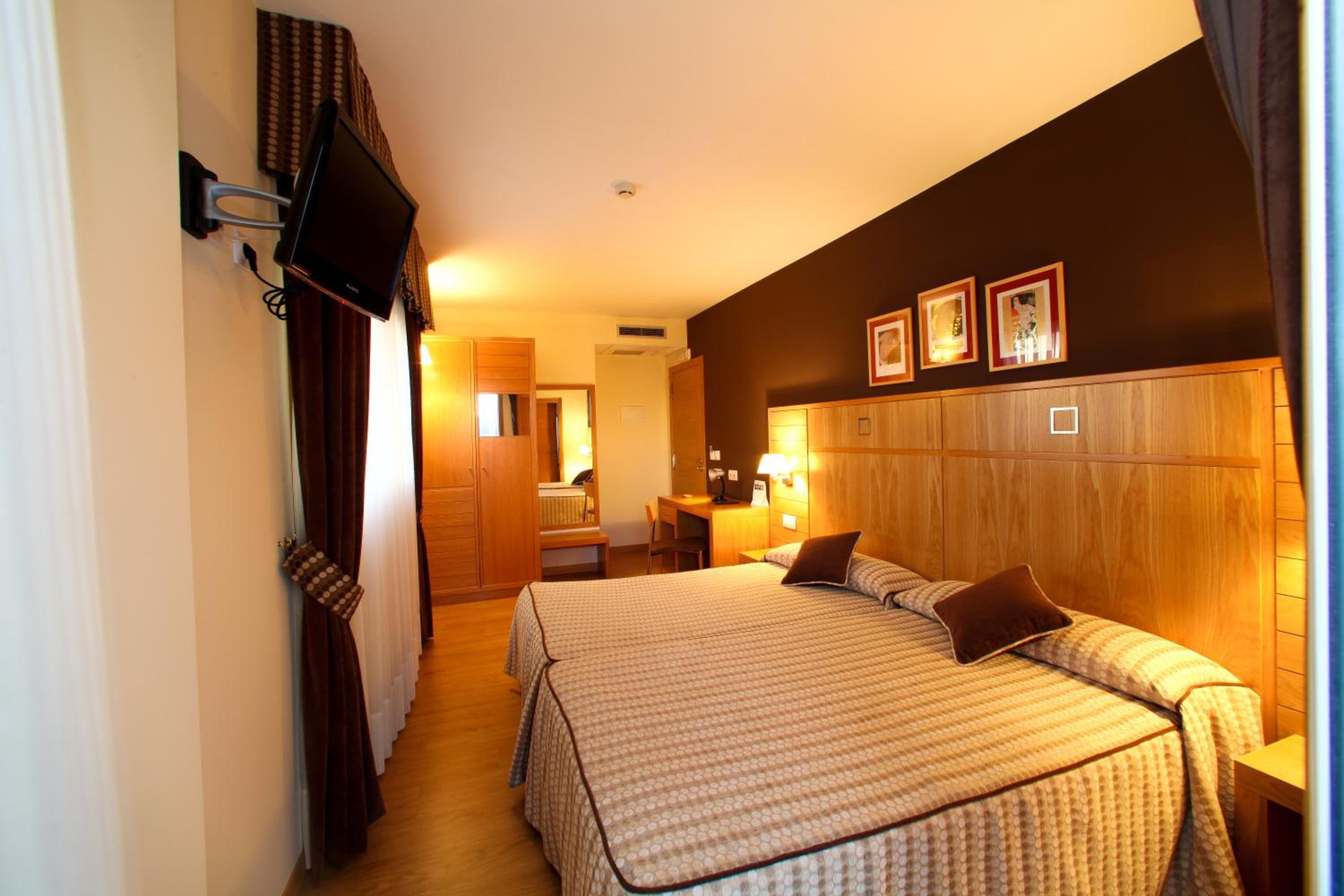 Double or Twin Room photo 3