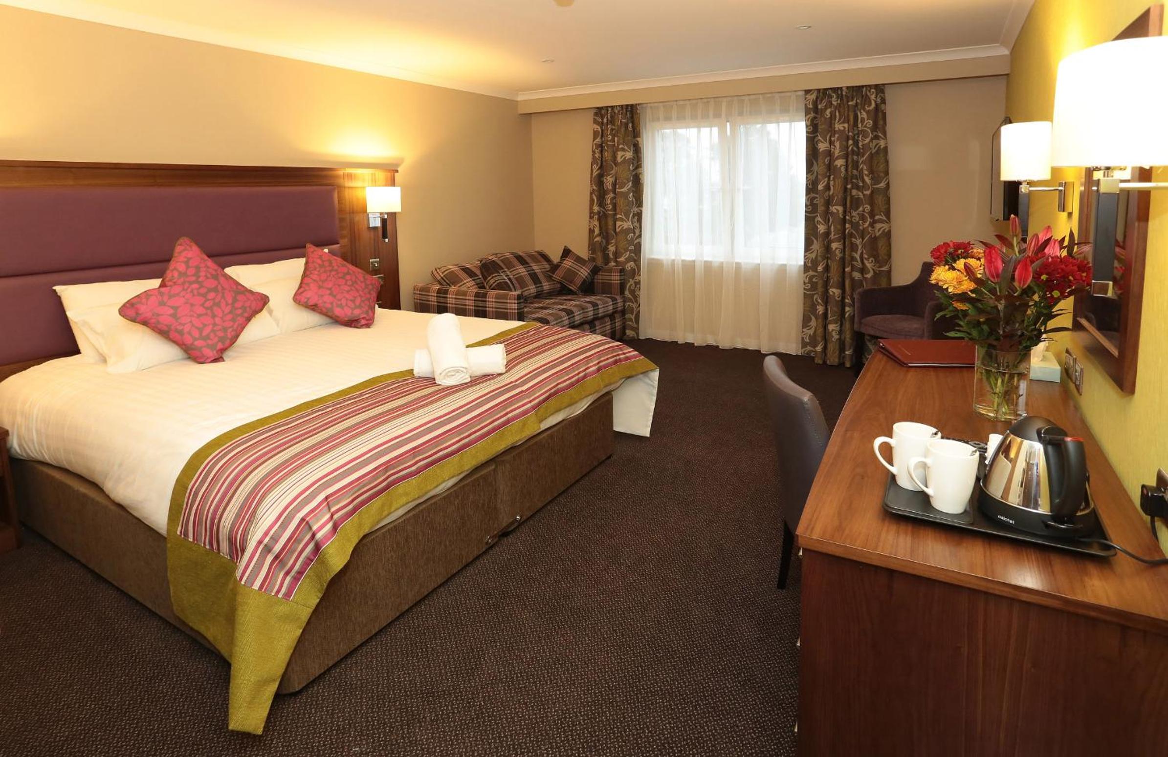 Family King Room with Sofa Bed - Photo 5