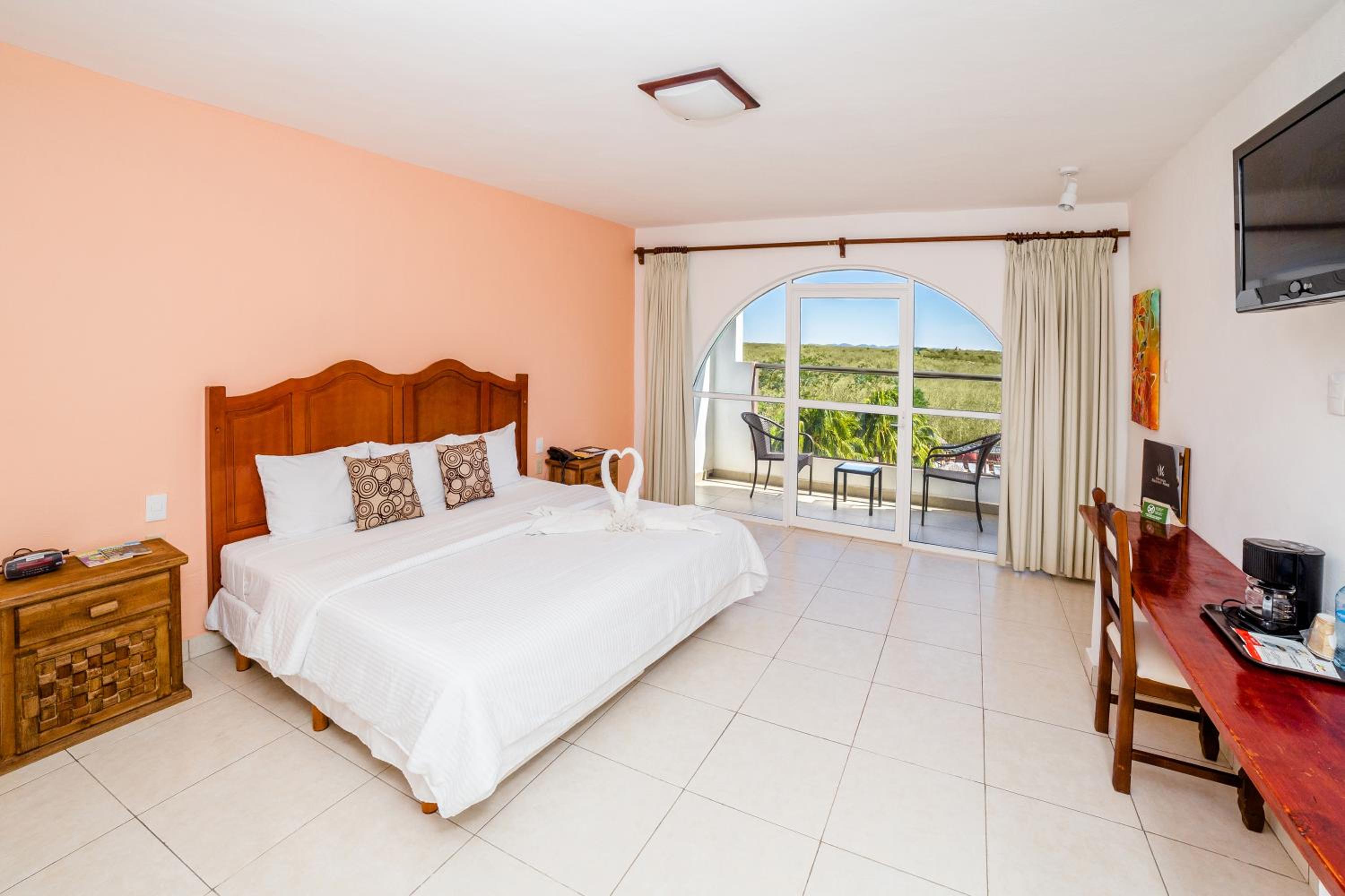Junior Suite with Balcony photo 3