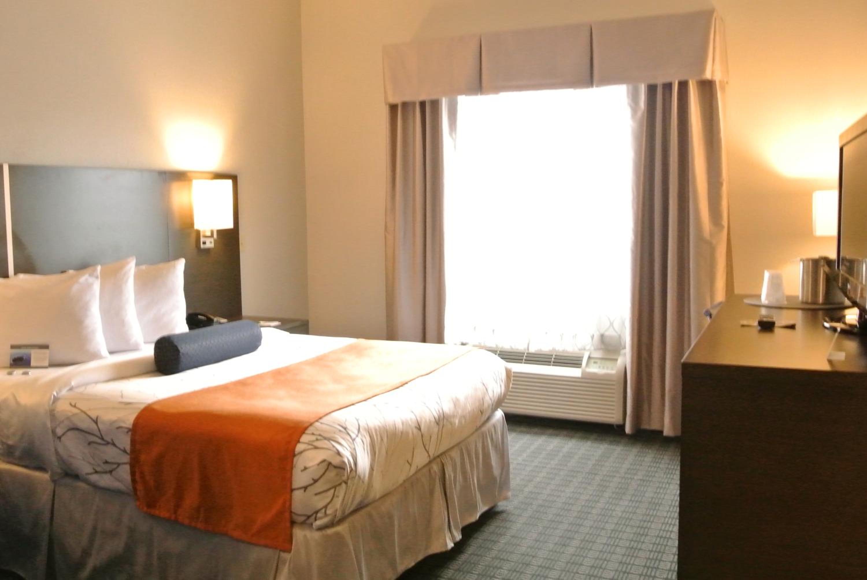 Queen Room - Ada Mobility Accessible