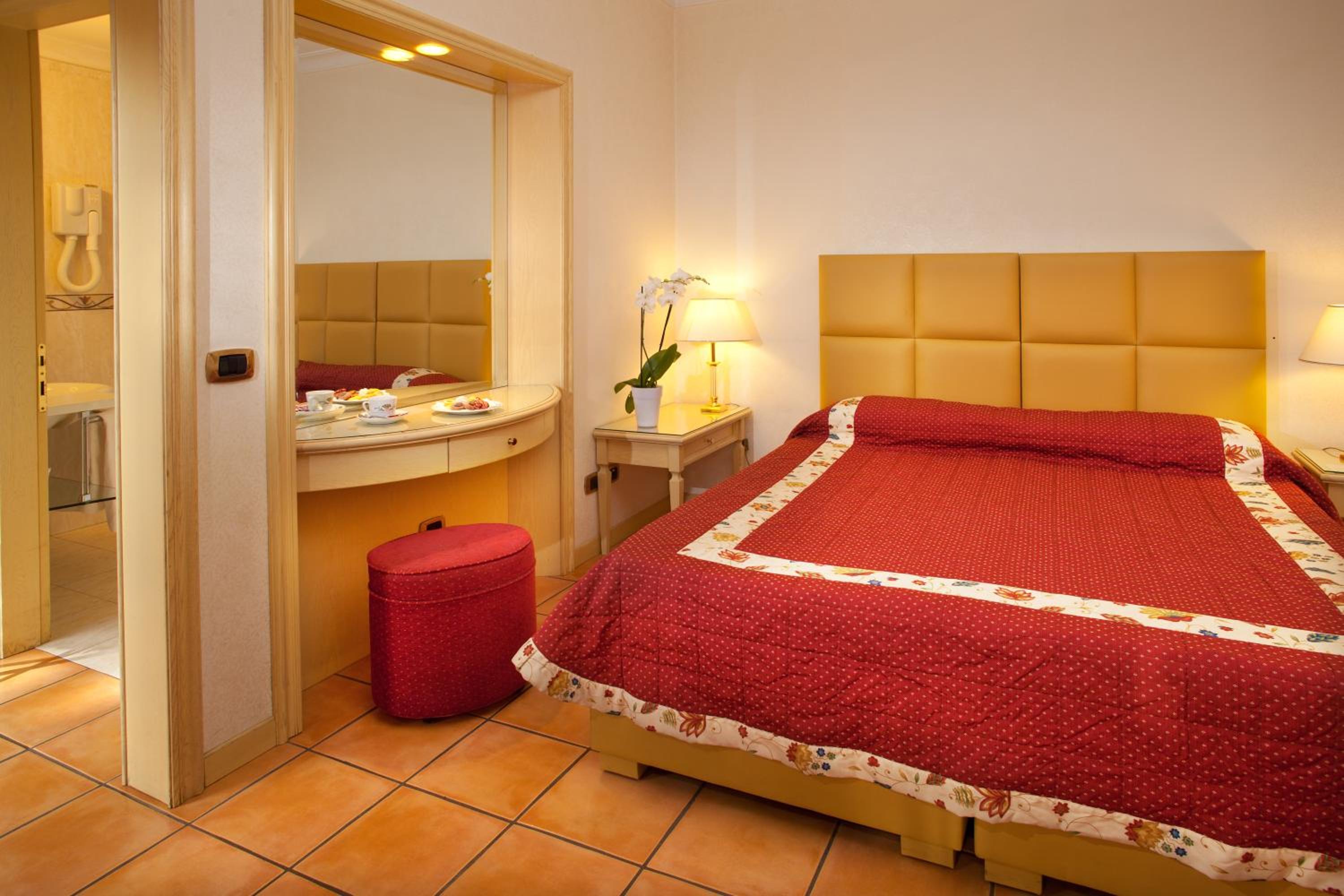 Double or Twin Room with Private Patio photo 2