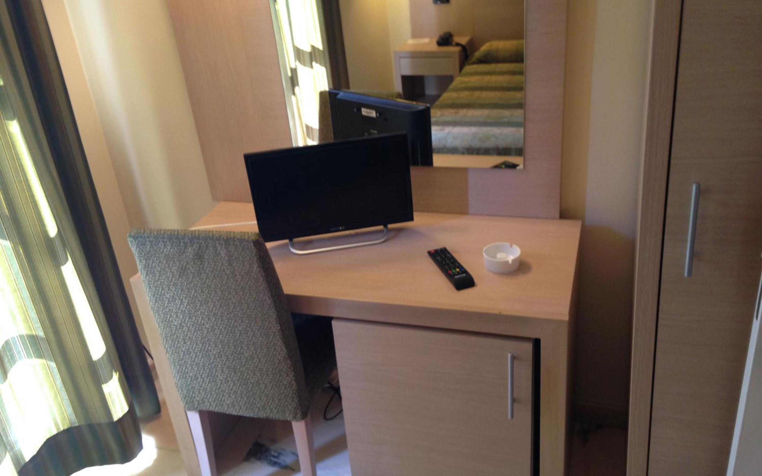 Double or Twin Room with Balcony - Photo 5