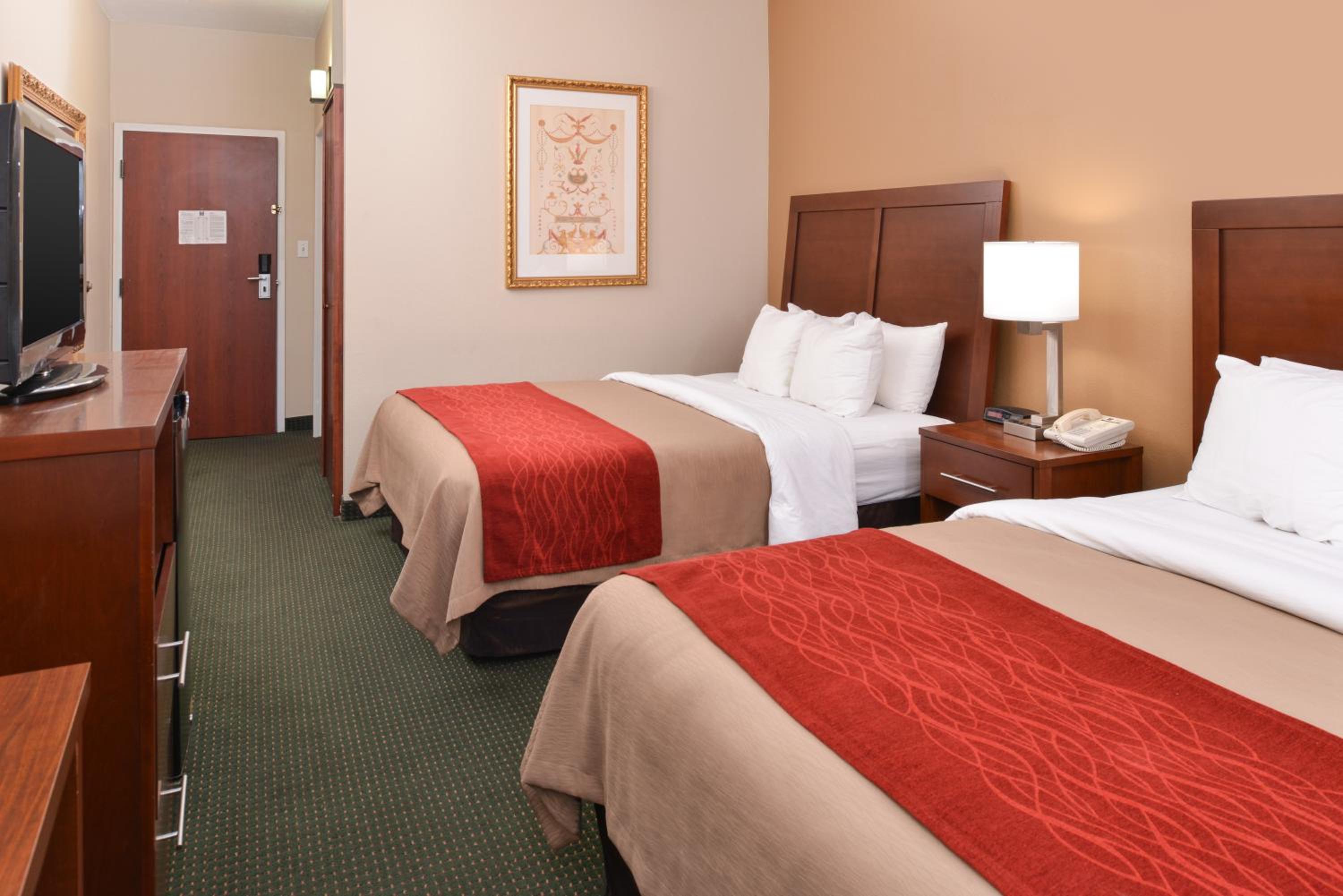 Queen Room with Two Queen Beds - Non-Smoking - Photo 1