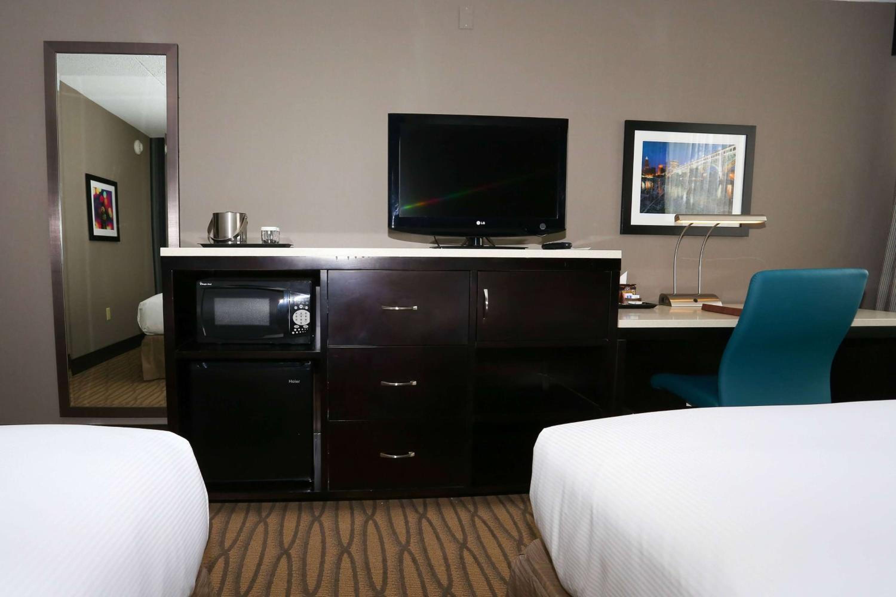 Double Room with Two Double Beds and Roll-In Shower - Mobility/Hearing Accessible - Non-Smoking photo 1