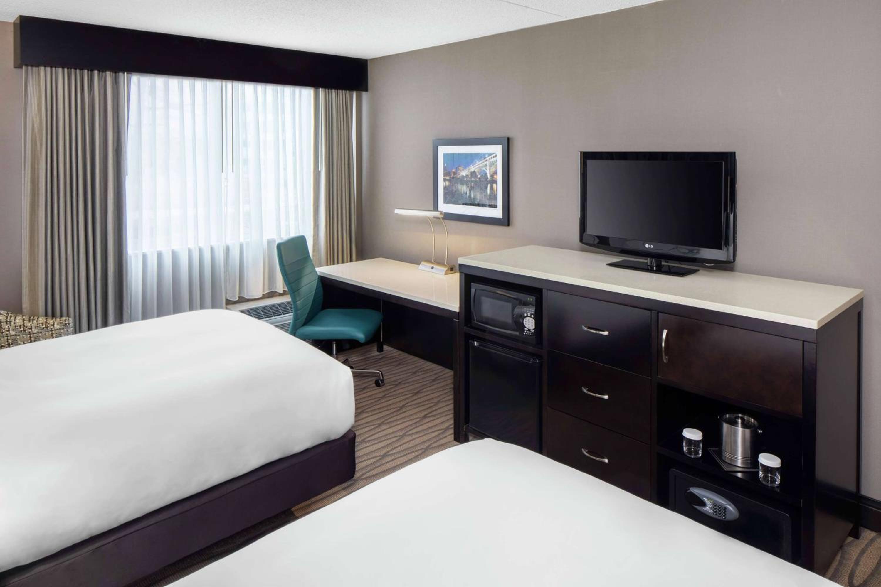 Double Room with Two Double Beds and Roll-In Shower - Mobility/Hearing Accessible - Non-Smoking photo 2