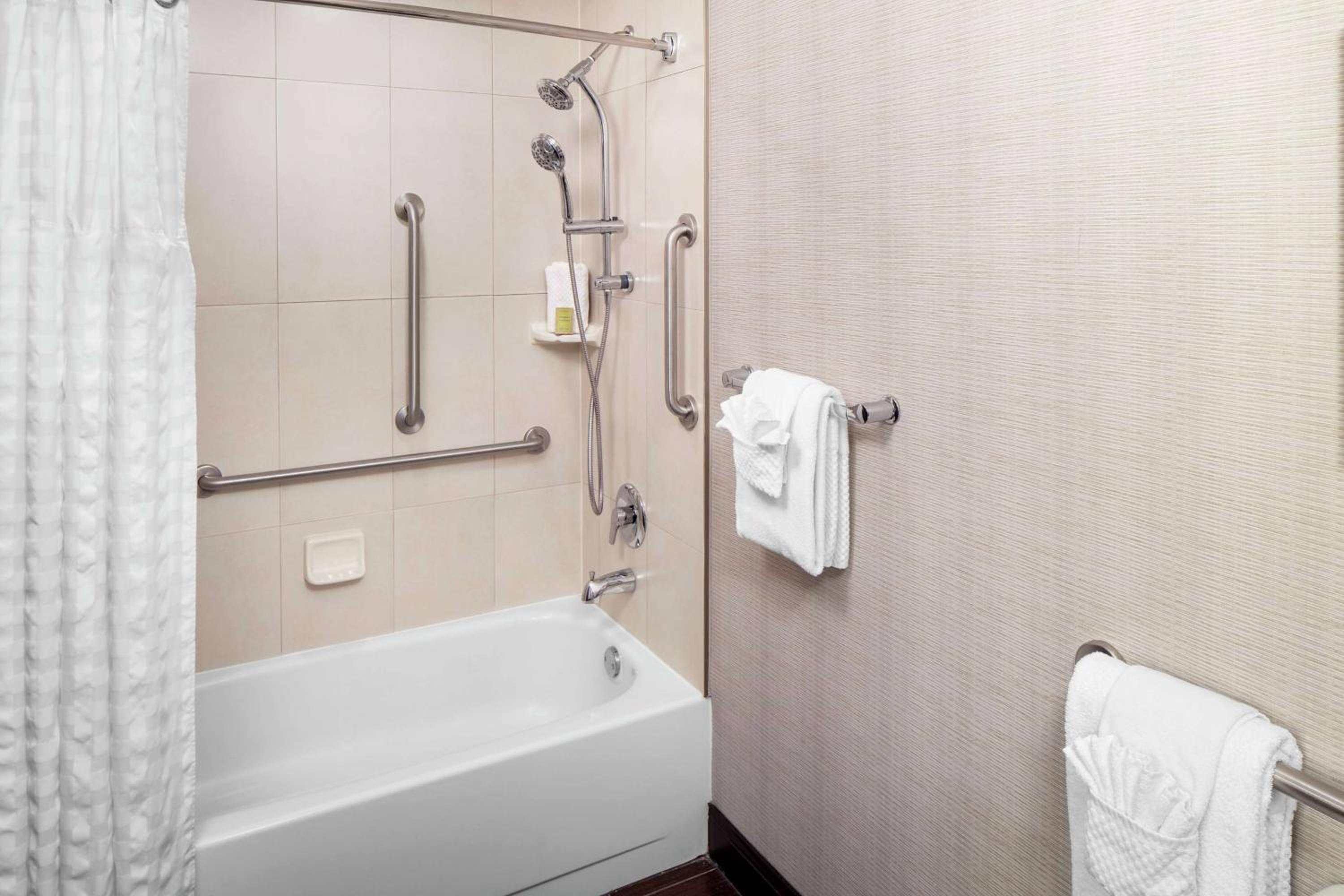 King Room with Tub and Grab Bars - Mobility/Hearing Accessible - Non-Smoking photo 3
