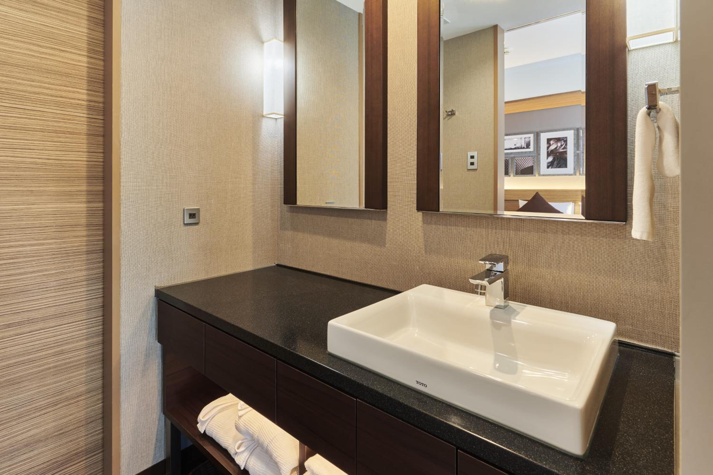 CROSS FLOOR - Superior Double Room with Lounge Access