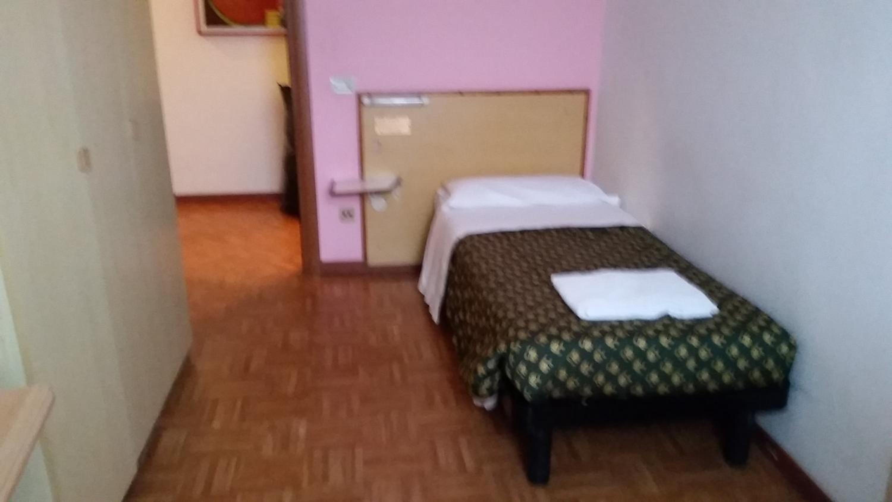 Single Room with Shared Bathroom