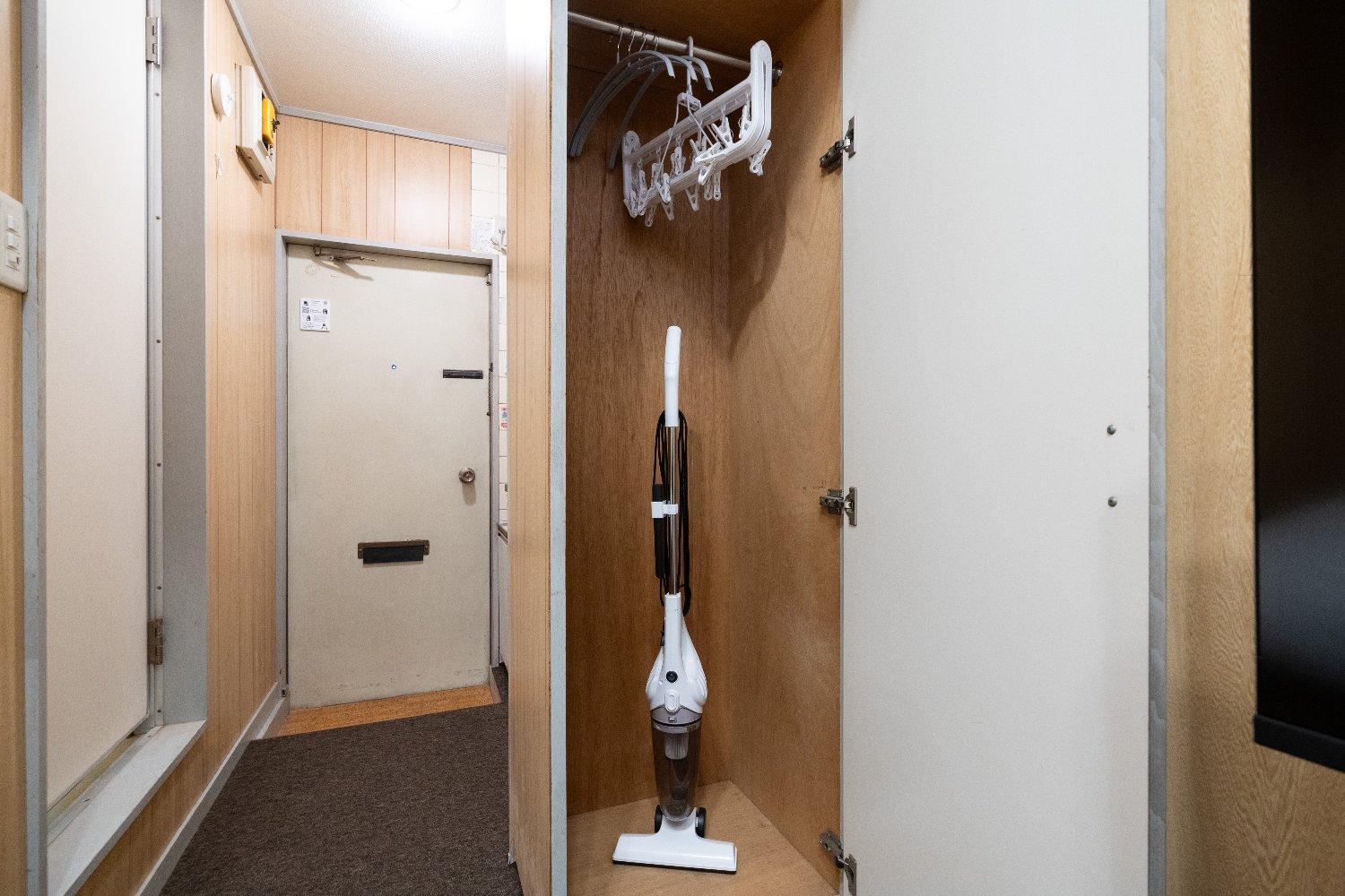One-Bedroom Apartment thumbnail 6
