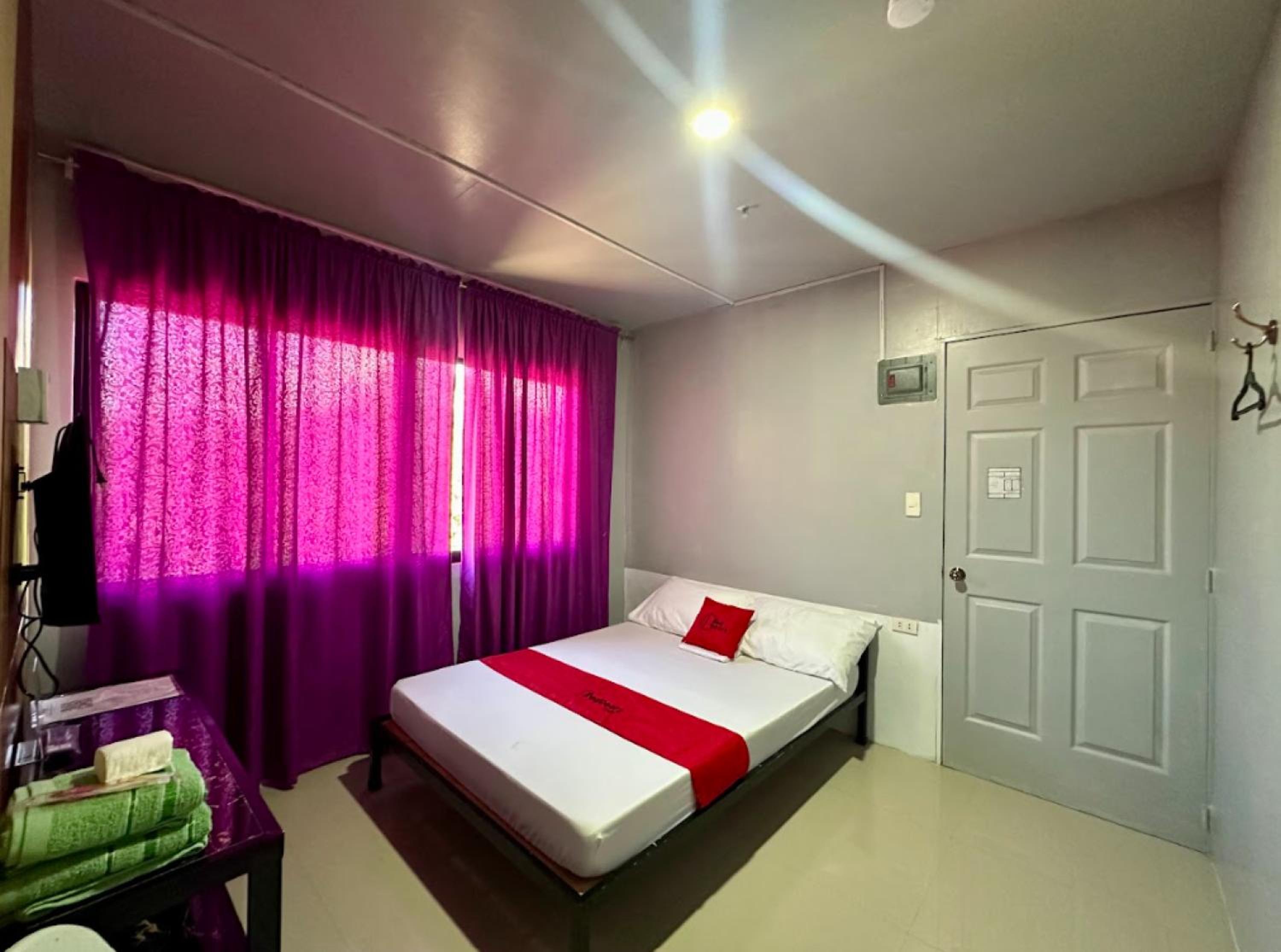 Deluxe Room - Photo 3