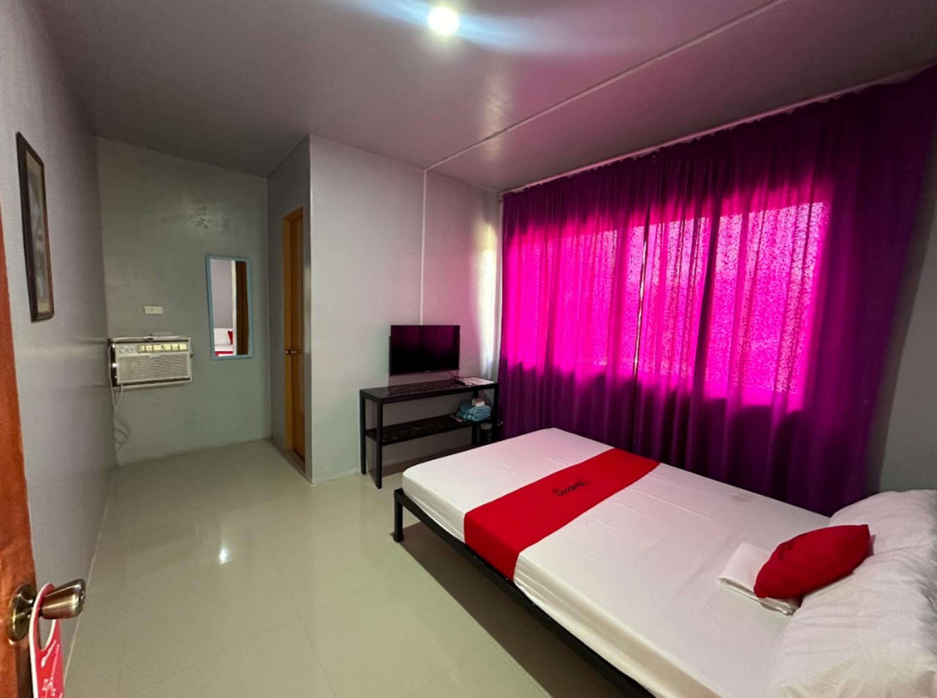 Deluxe Room - Photo 4