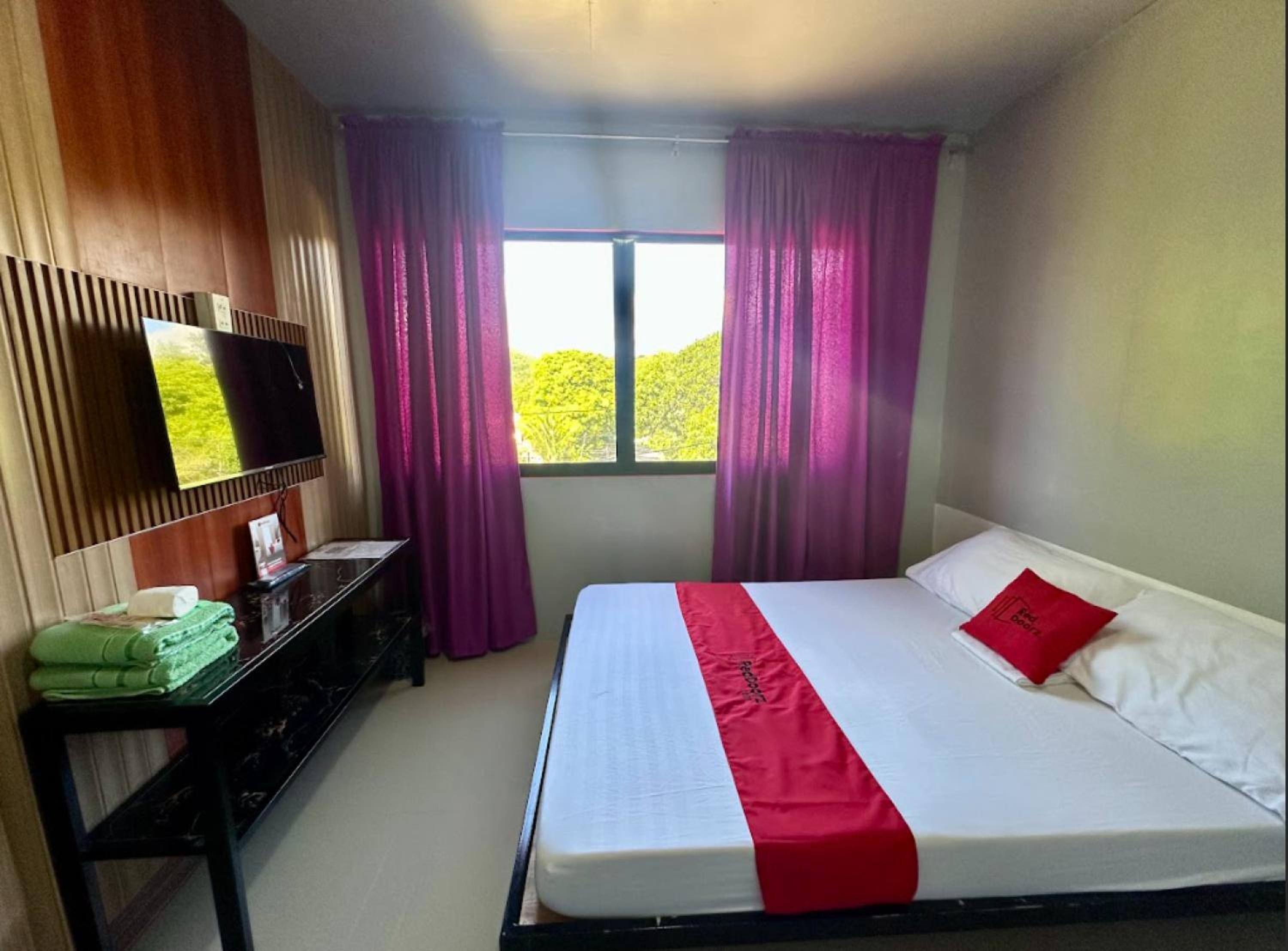Deluxe Room - Photo 2