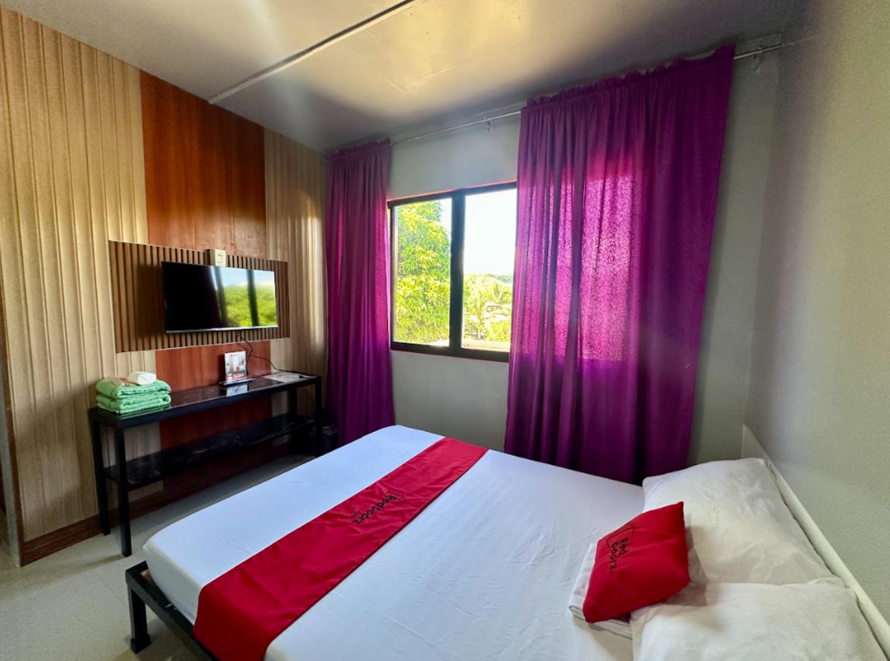 Deluxe Room - Photo 1