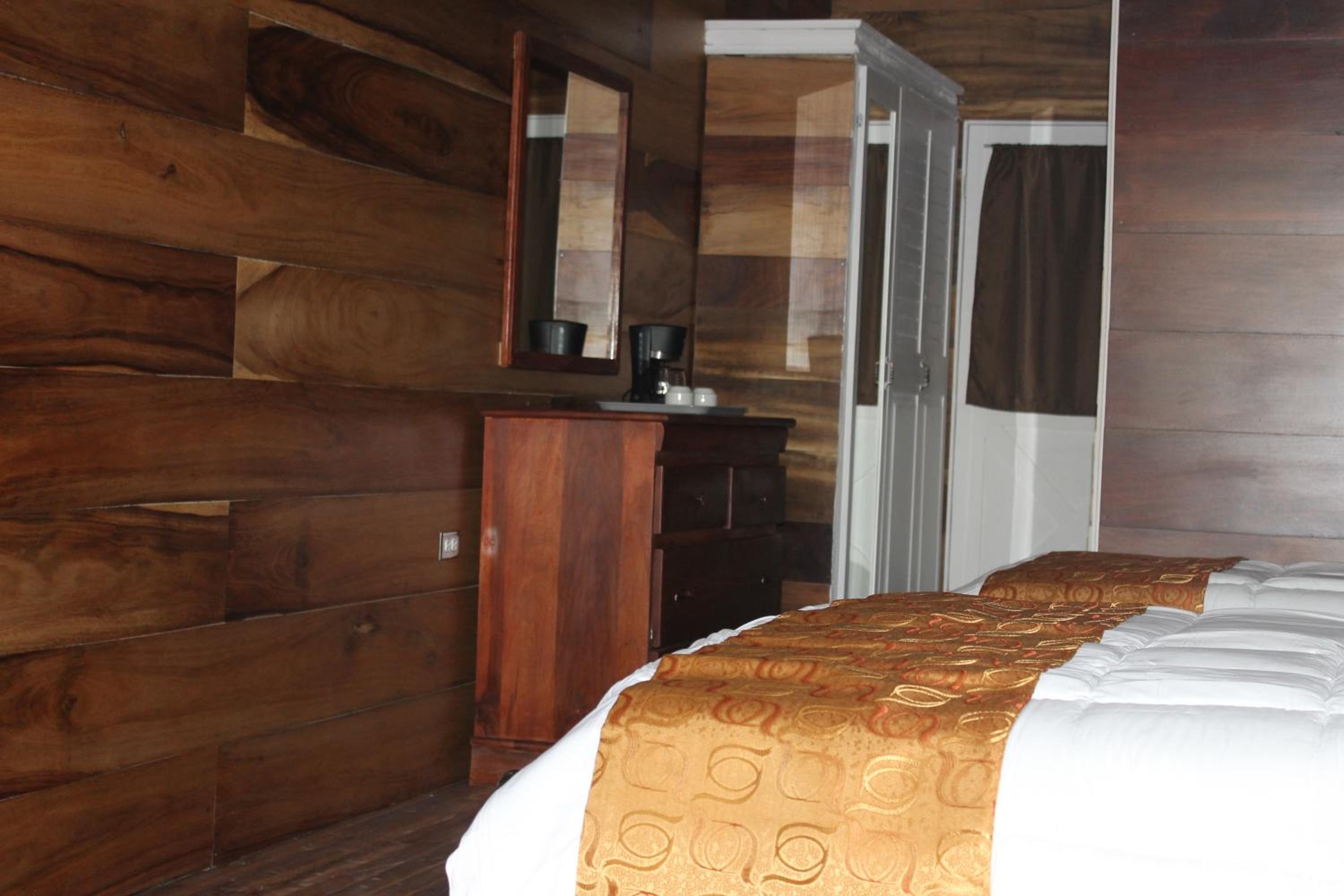 Deluxe Room with Balcony and Mountain View - Upper